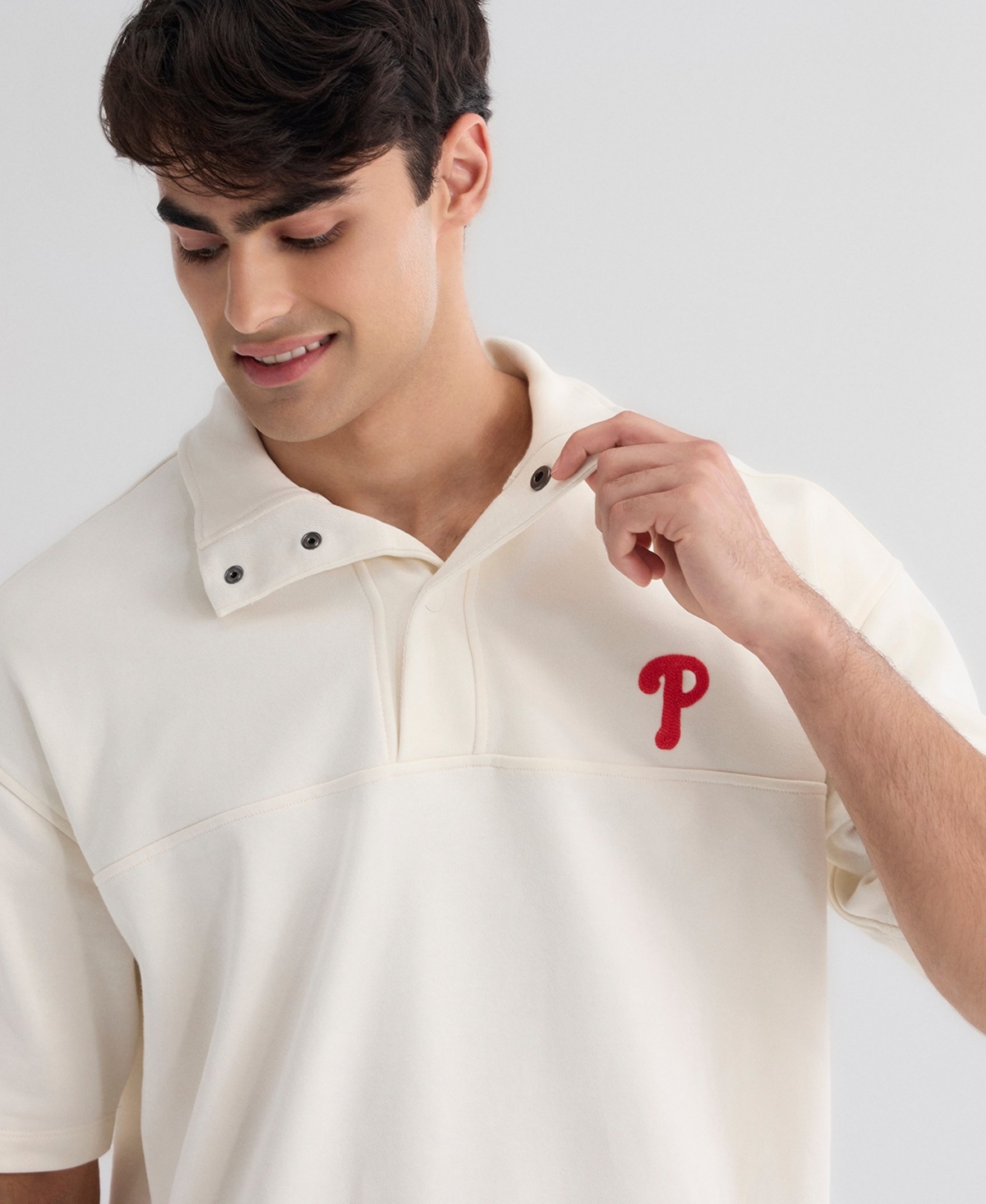 Fanatics Men's Philadelphia Phillies Iconic Mock Neck Relaxed-Fit Short-Sleeve Pullover