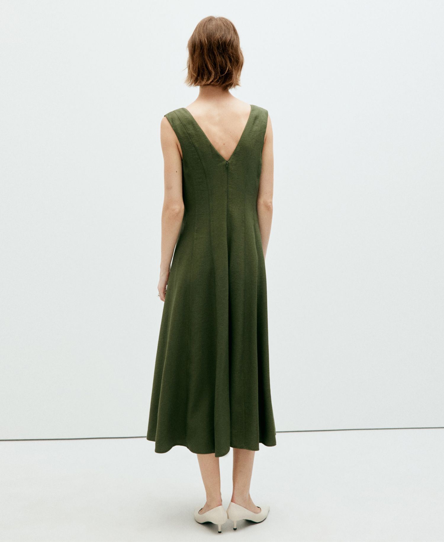 Women's Sleeveless V-Neck Midi Seam-Detail Dress