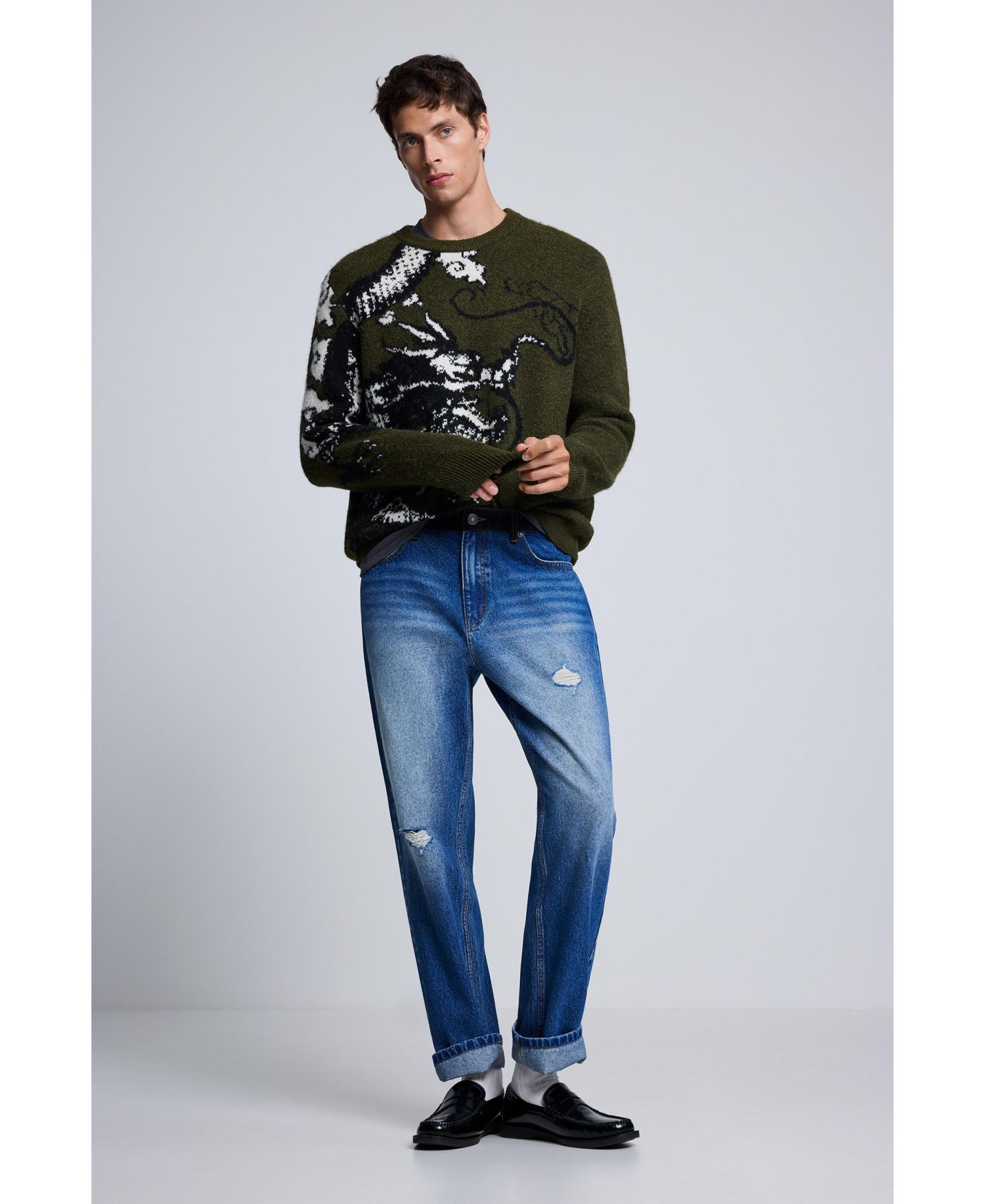 Men's Straight-Leg Medium Wash Distressed Jeans