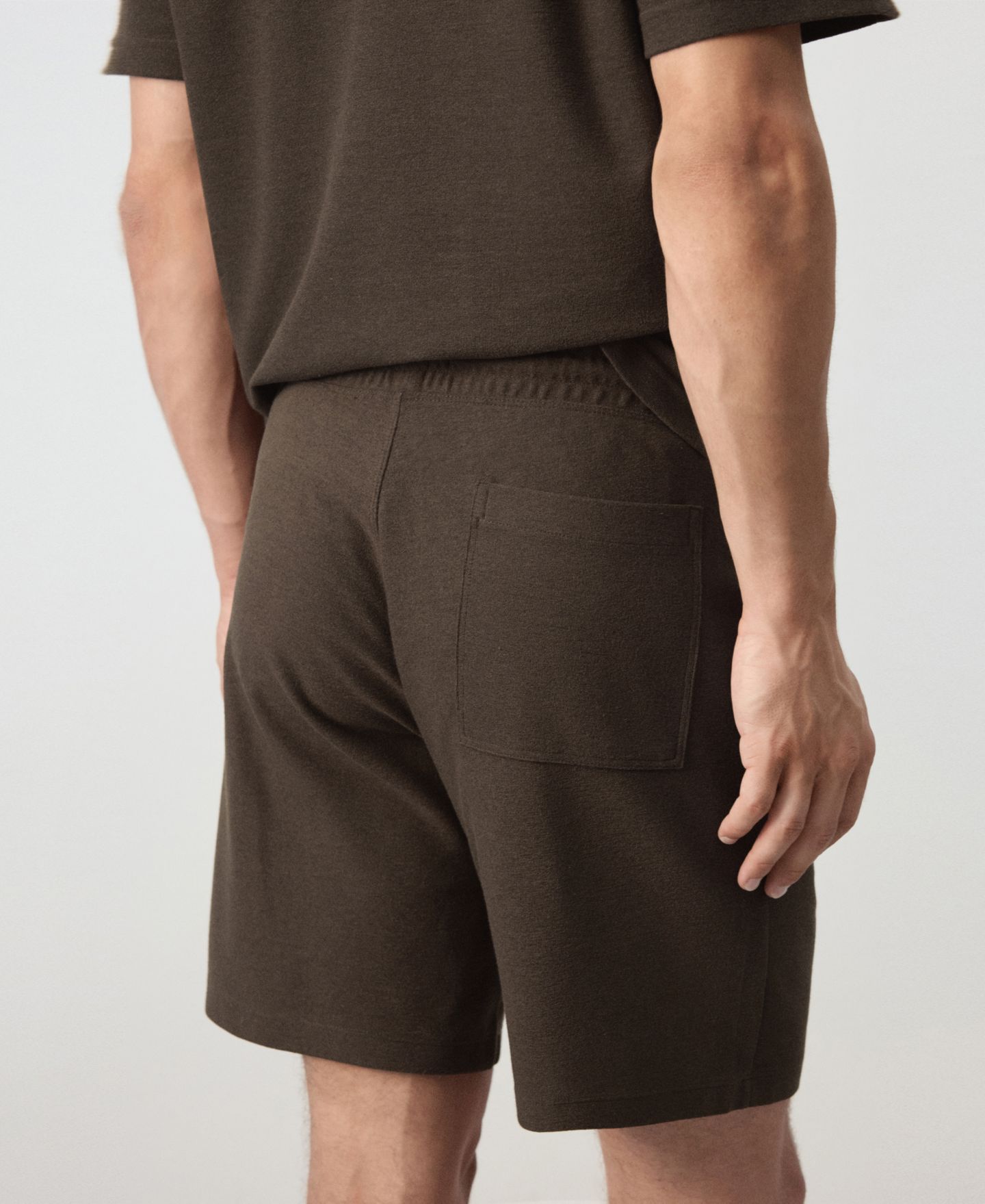 Мужские шорты Mango Textured Straight-Fit Cotton-Blend Bermuda 8.27" Inseam, цвет: Коричневый — фото 2