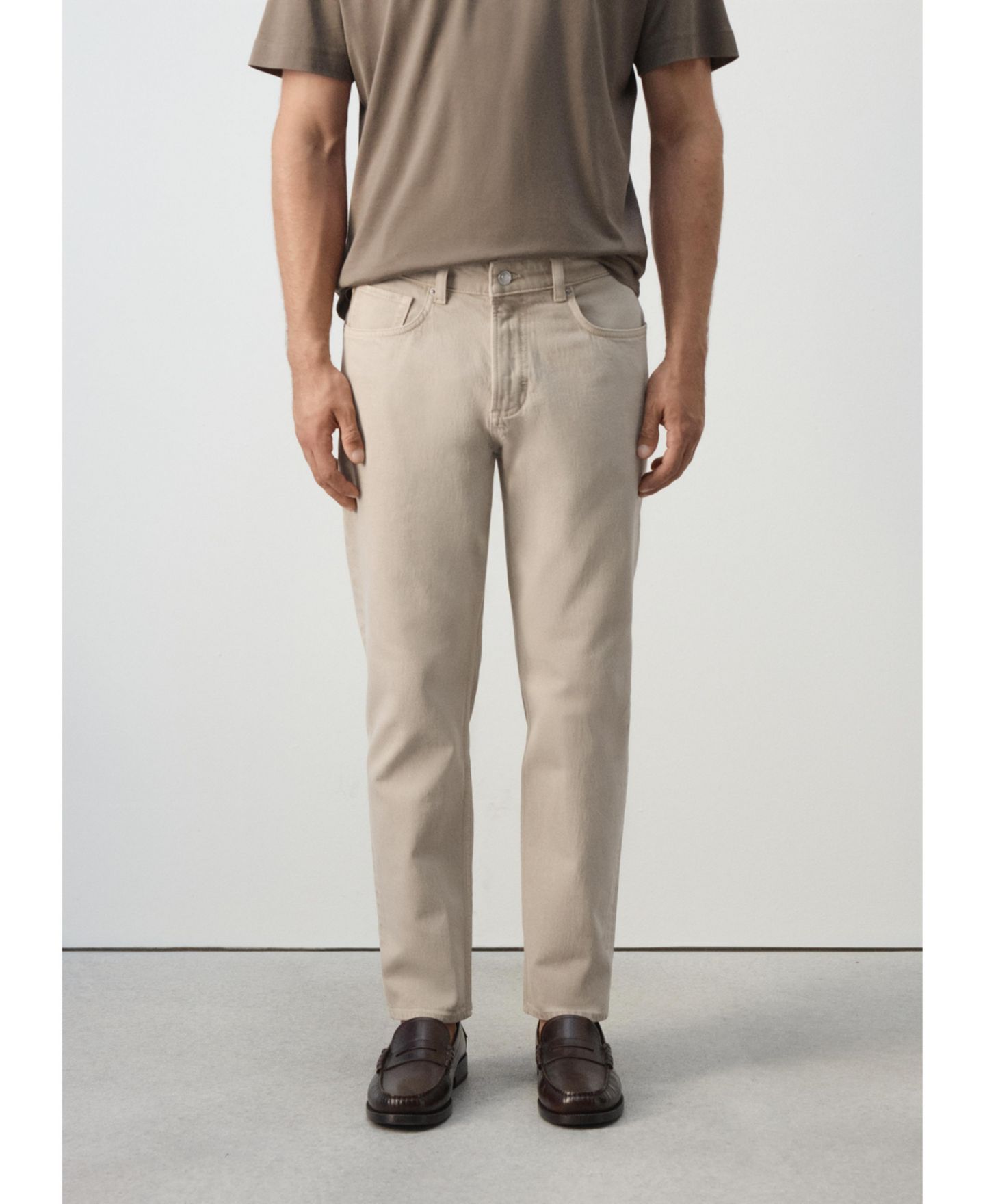 Мужские джинсы MANGO Ben Cropped Tapered-Fit, цвет: Бежевый — фото 8