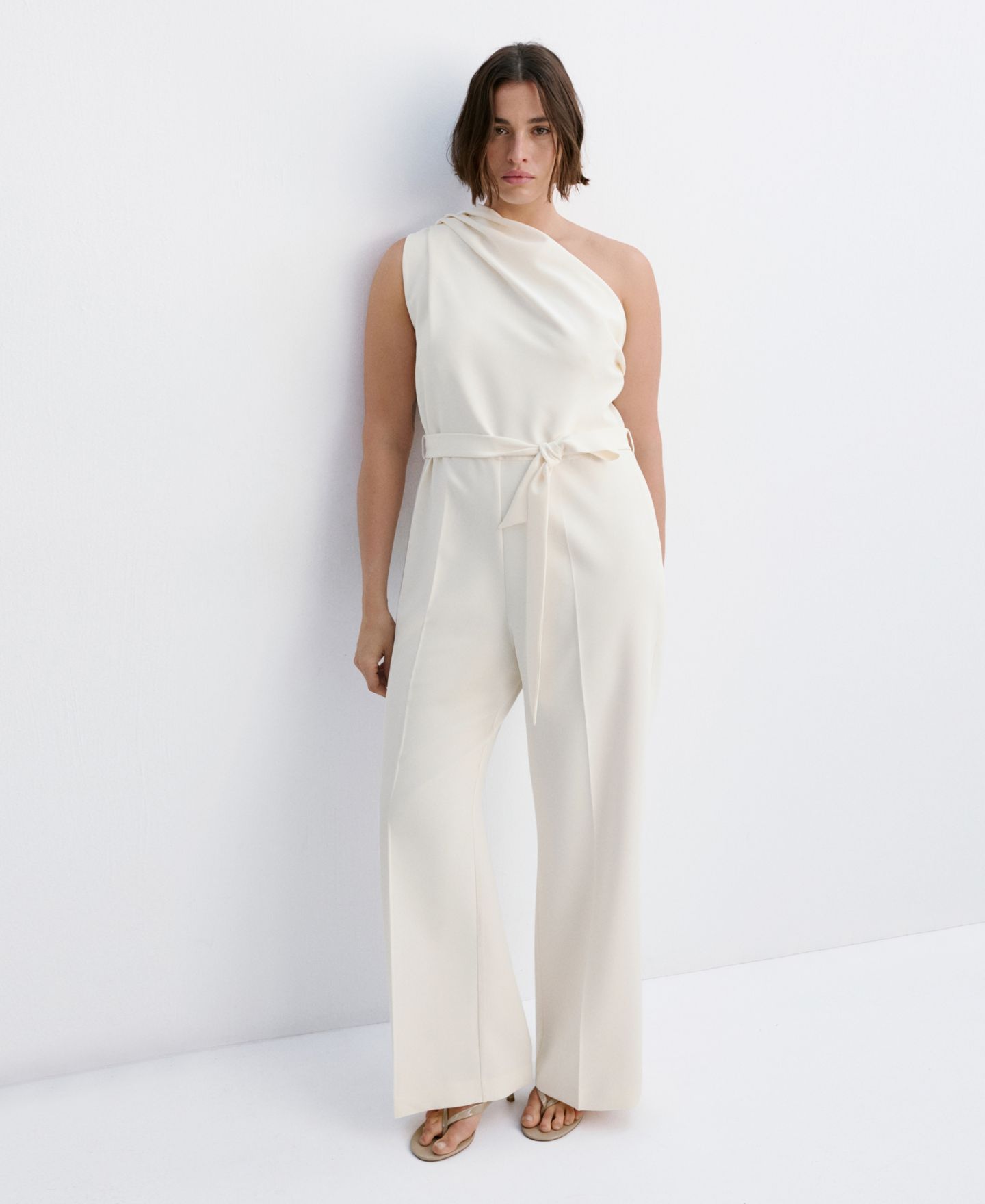 Женский комбинезон MANGO Asymmetric Wide-Leg Belted Jumpsuit, цвет: Молочный белый — фото 4