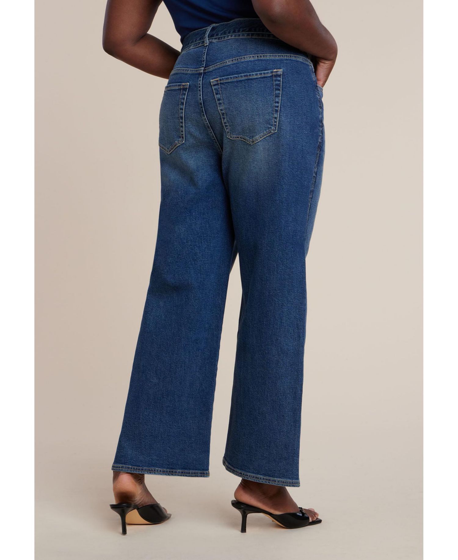 Women's Belted Straight Leg Jean
