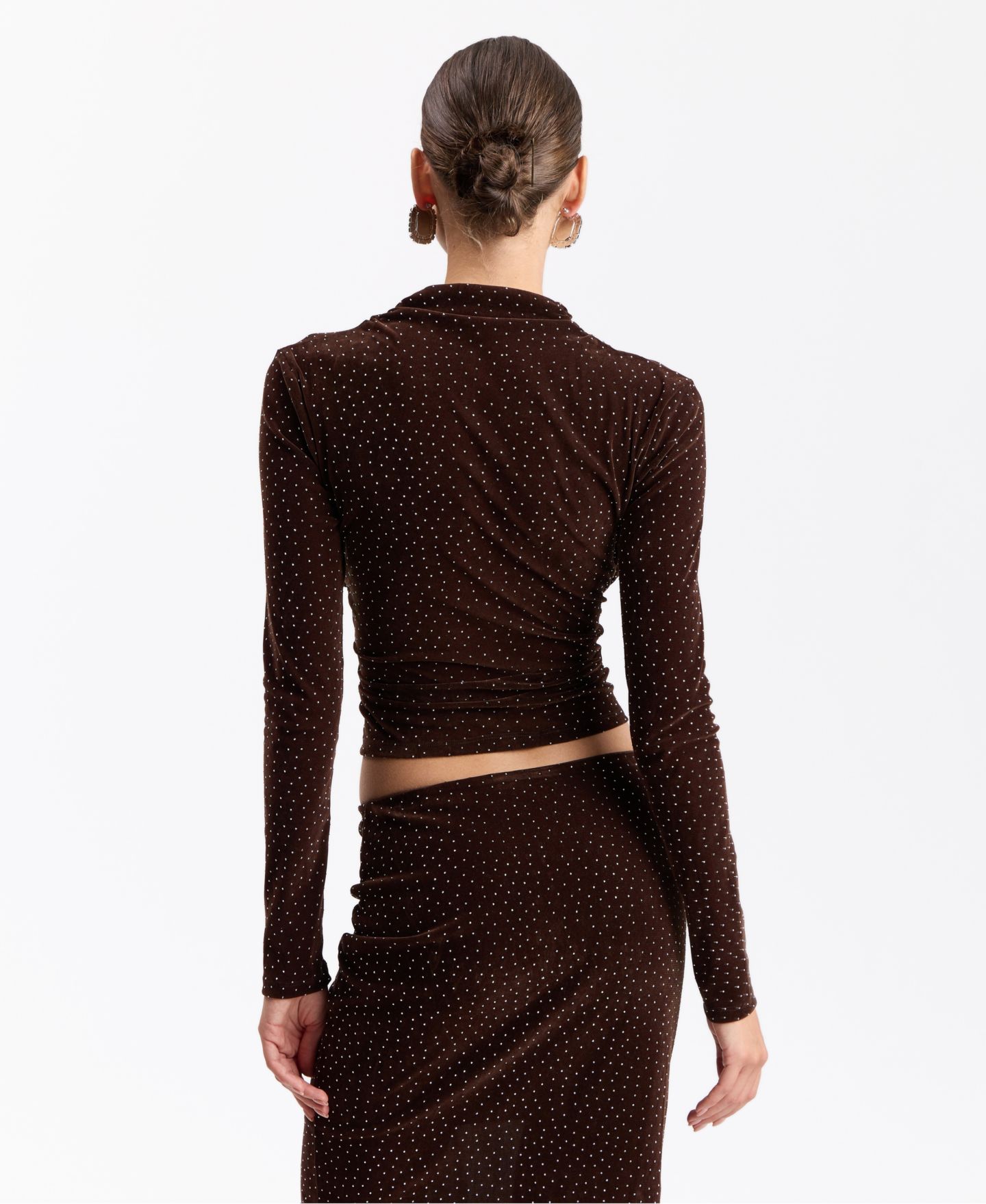 Женский топ Avec Les Filles Polka-Dot Wrap Long-Sleeve Crop, цвет: Коричневый — фото 5