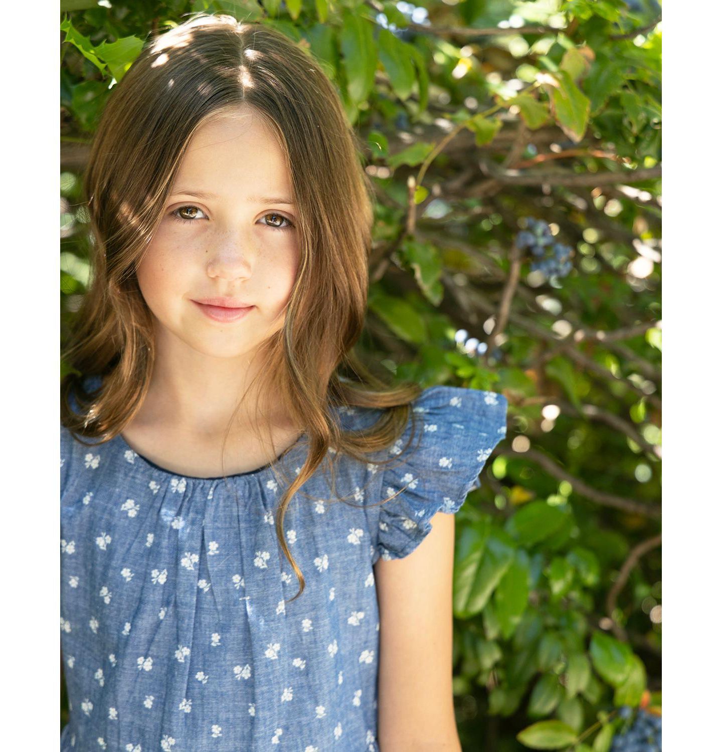 Платье Hope & Henry Chambray Smocked-Waist Ruffle-Sleeve Dress для девочек, цвет: Шамбре с принтом — фото 4