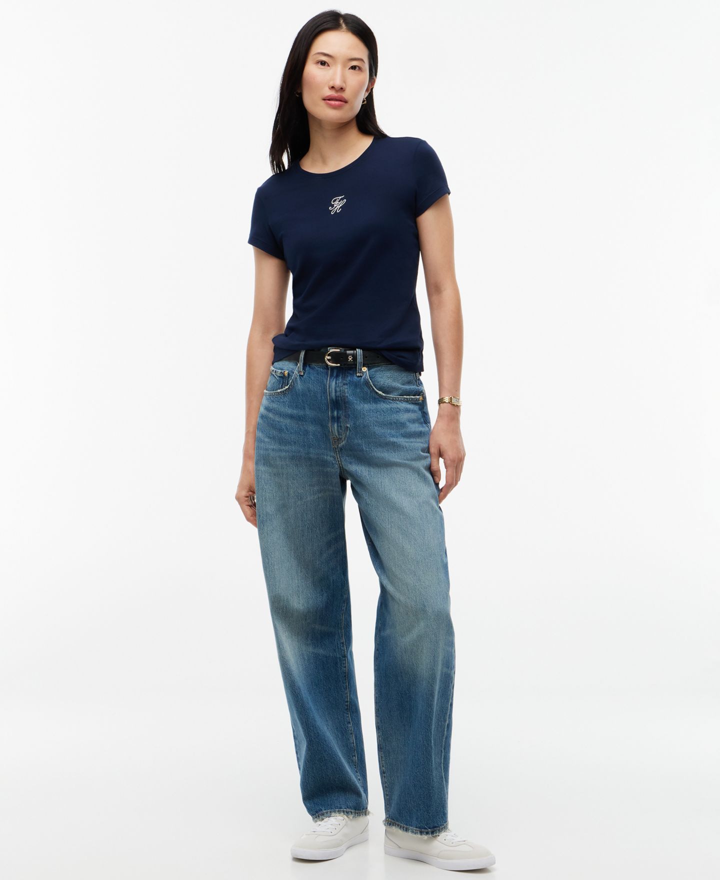 Женская футболка Tommy Hilfiger Script Logo Crewneck Short-Sleeve T-Shirt, цвет: Тёмный синий — фото 2