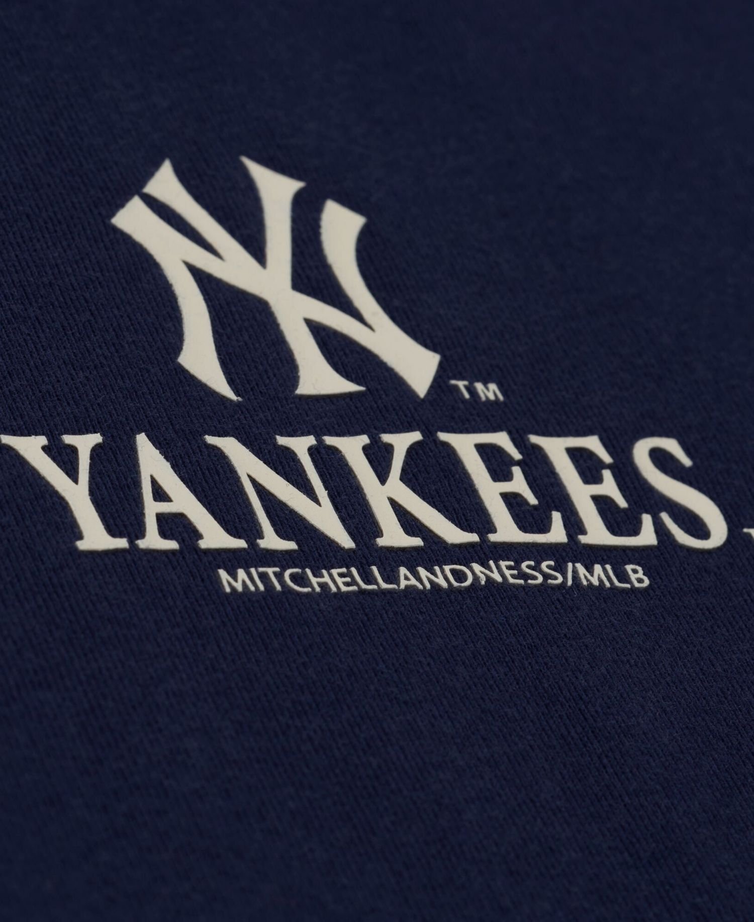Women's Navy New York Yankees Core Essentials Boxy Crop T-Shirt