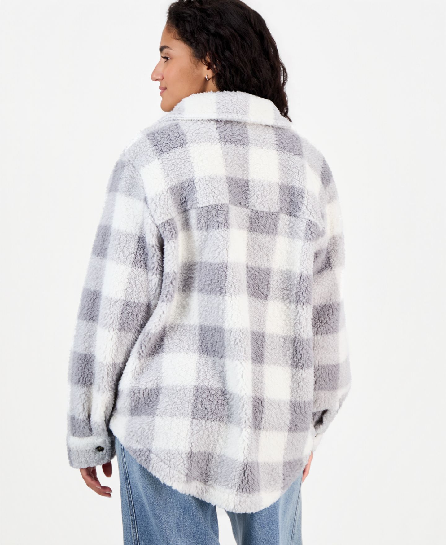 Женские куртки Hippie Rose Oversized Sherpa Shacket, цвет: Серый клетчатый — фото 2
