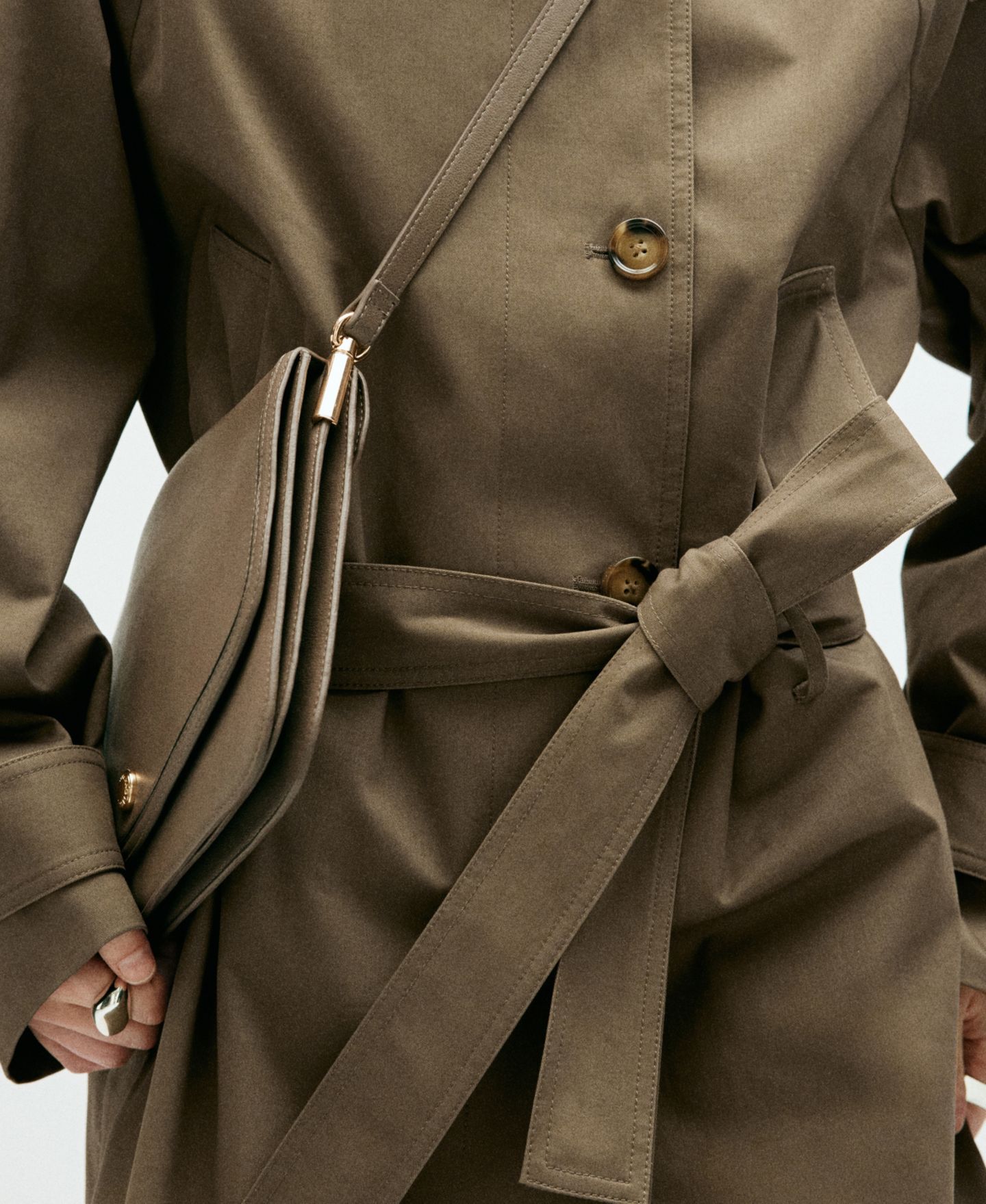 Женское пальто Mango Mona Oversized Belted Midi Trench, цвет: Хаки — фото 4