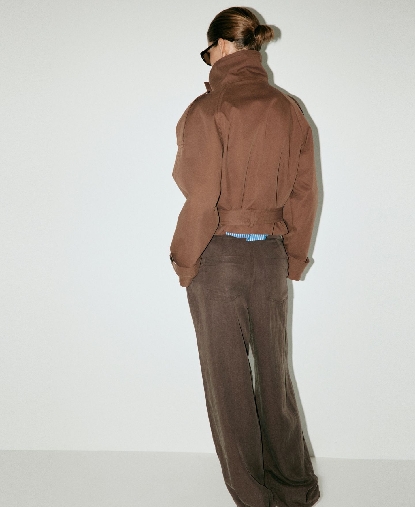 Женское пальто Mango Cropped Double-Breasted Trench, цвет: Коричневый — фото 6