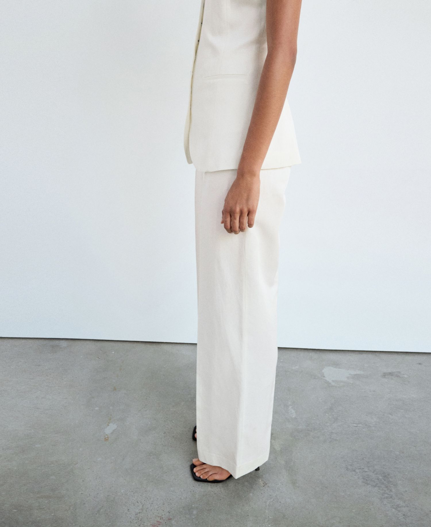 Women's Linen-Blend Wide-Leg Sleeveless Jumpsuit