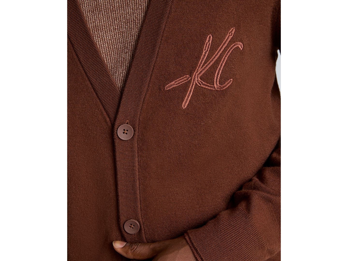 Мужской кардиган Kenneth Cole Logo V-Neck Slim-Fit Cardigan, цвет: Кирпичный — фото 4