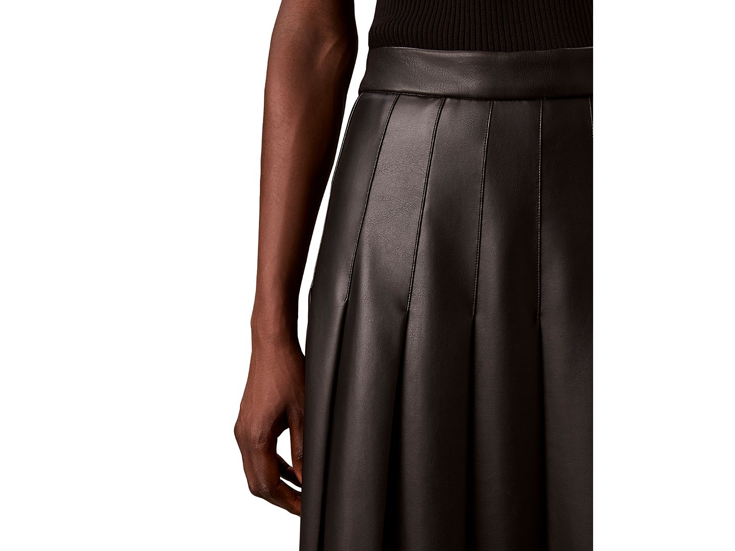 Женская юбка Calvin Klein Pleated Midi High-Waisted Faux Leather, цвет: Чёрный — фото 4