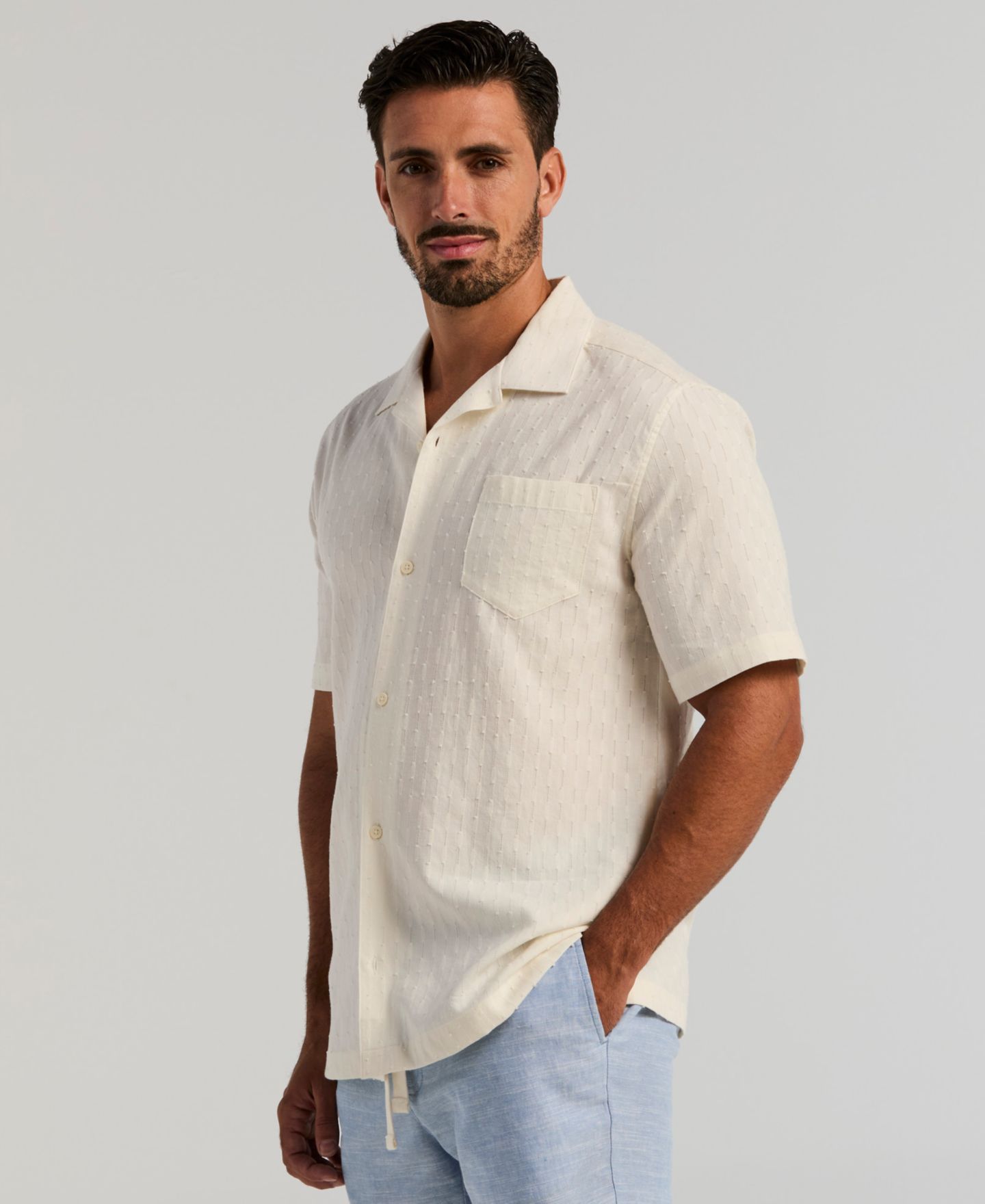 Мужская рубашка Cubavera Allover Dobby Classic-Fit Camp-Collar Short-Sleeve, цвет: Egret — фото 3