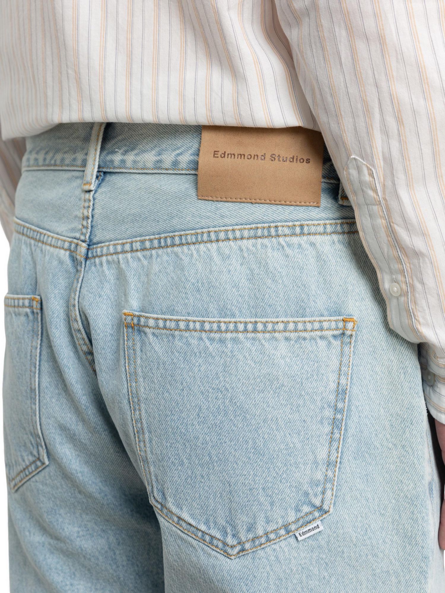 Men's Light Wash Relaxed-Fit Jeans