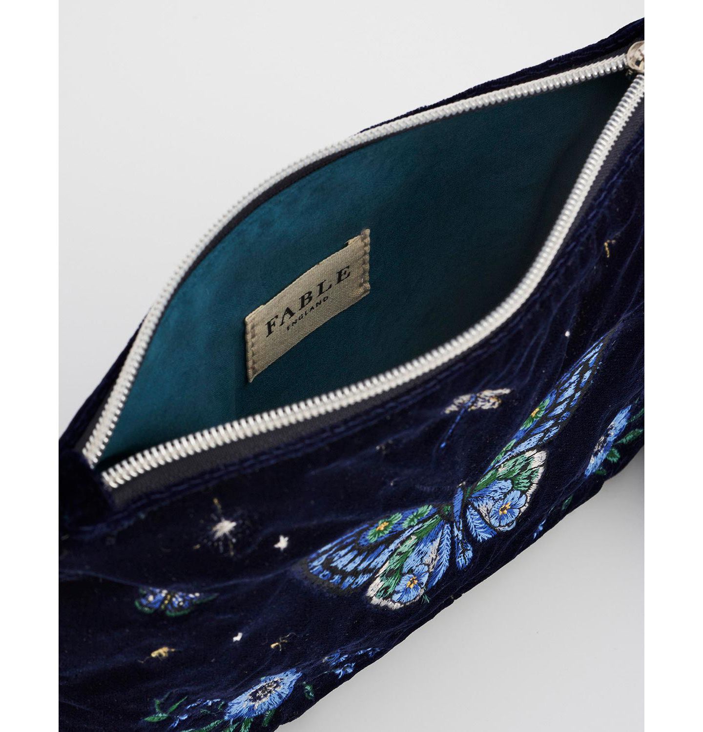 Женские кошельки Fable England Butterfly Embroidered Velvet Pouch, 8.2" x 5.9" x 0.7", цвет: Тёмно-синий — фото 5