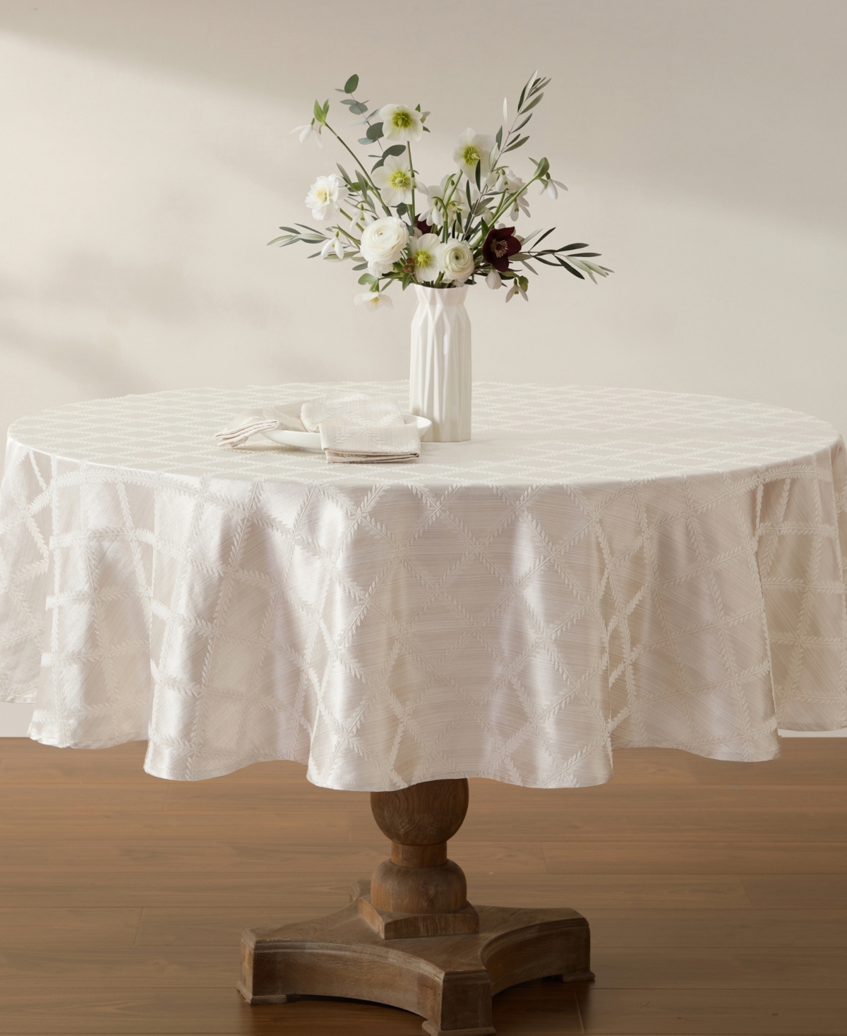 Lenox Laurel Leaf Oval Platinum Tablecloth, 70 x 104