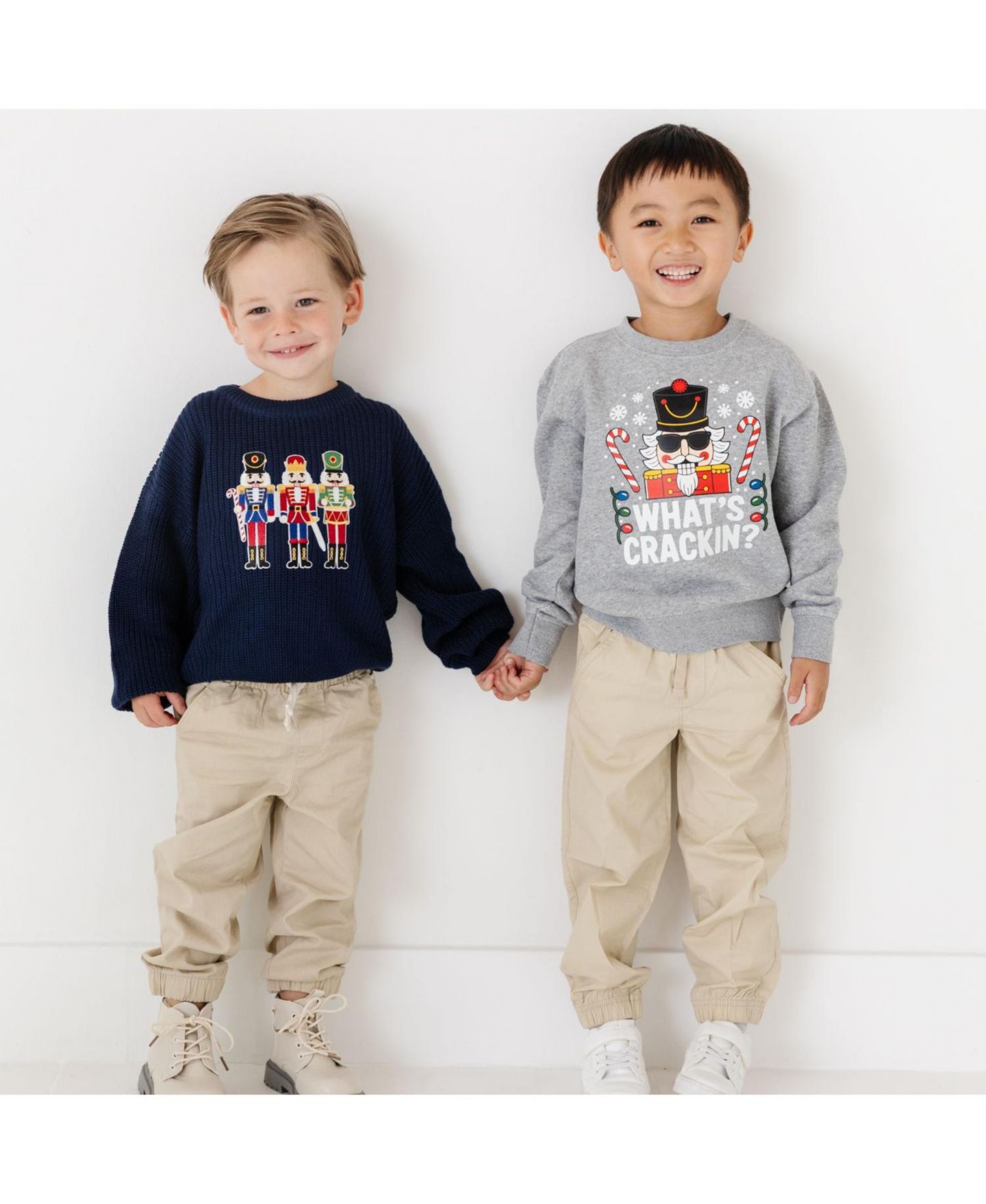 Свитер Sweet Wink Nutcracker Patch Christmas Crewneck Long-Sleeve для мальчиков-малышей, цвет: Тёмно-синий — фото 4