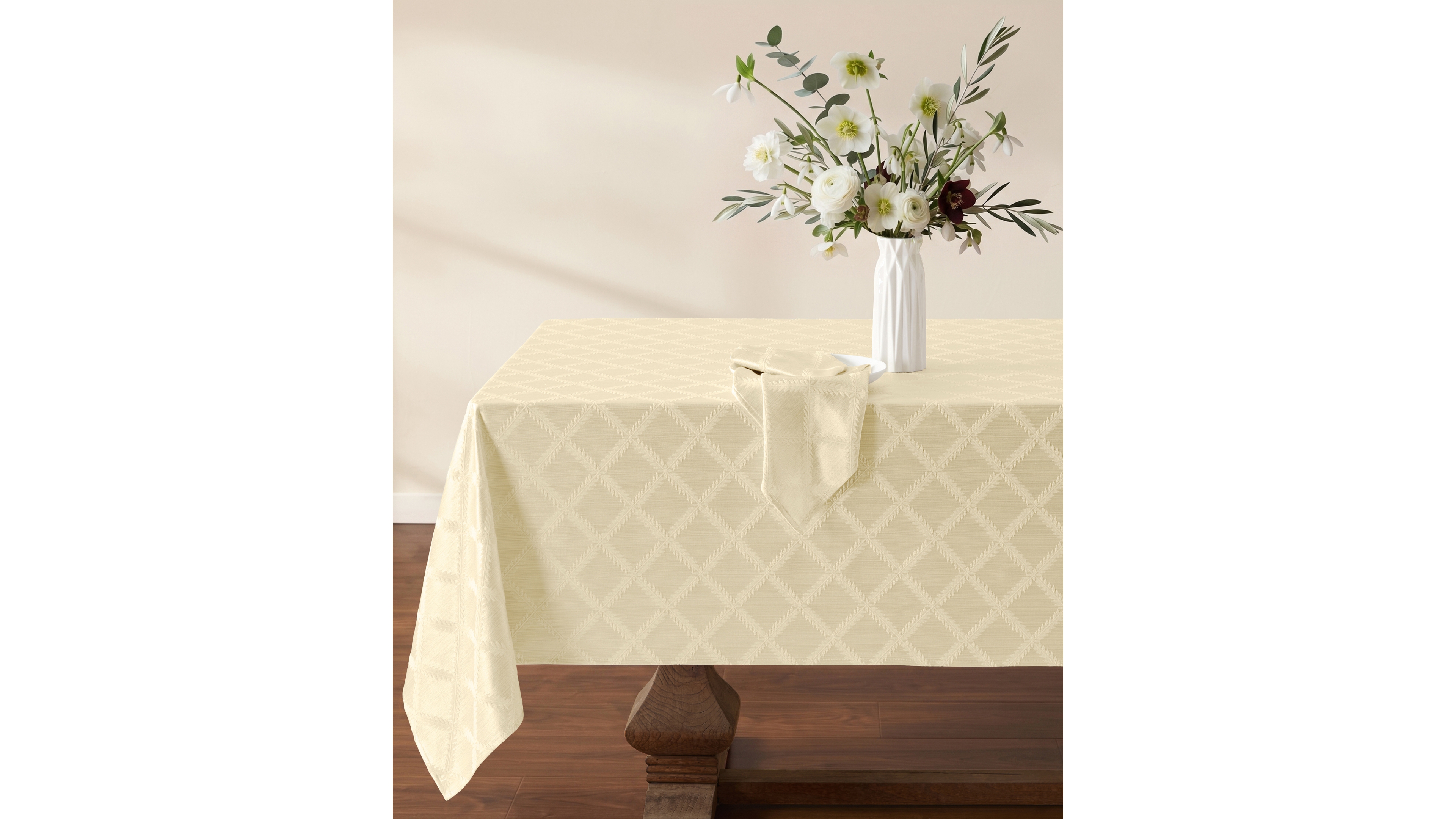 Lenox Laurel Leaf 70" x 104" Ivory Rectangle Tablecloth