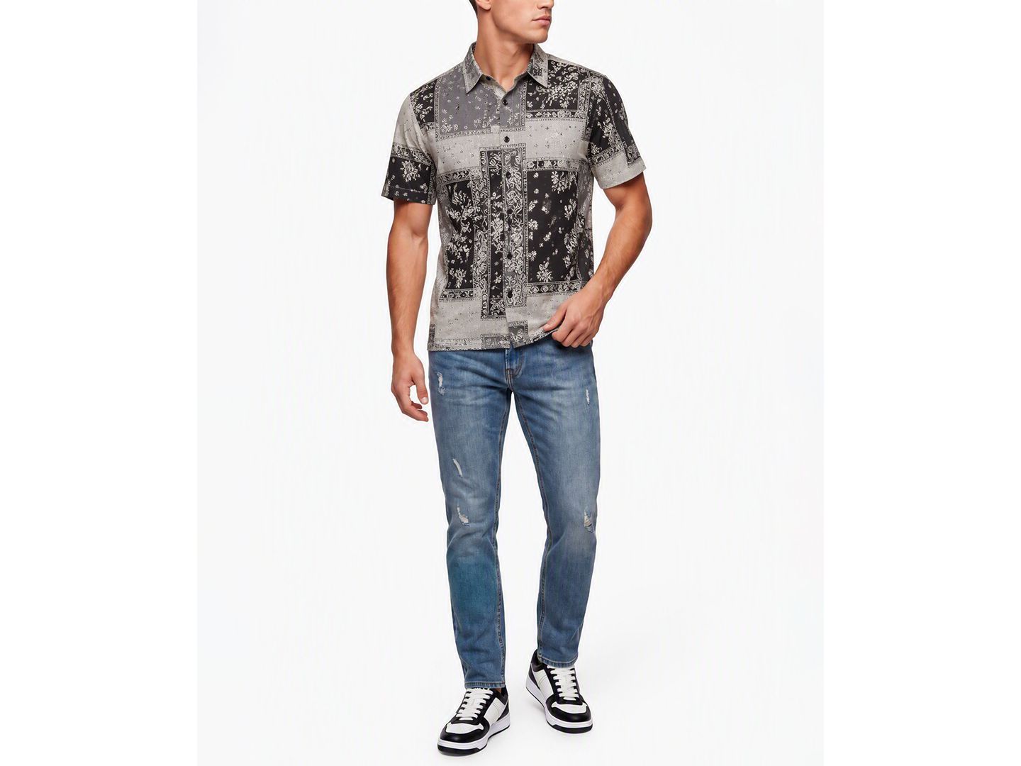 Мужская рубашка GUESS Eco Rayon Patchwork Short-Sleeve Spread Collar Button-Up, цвет: С принтом зелёный — фото 3