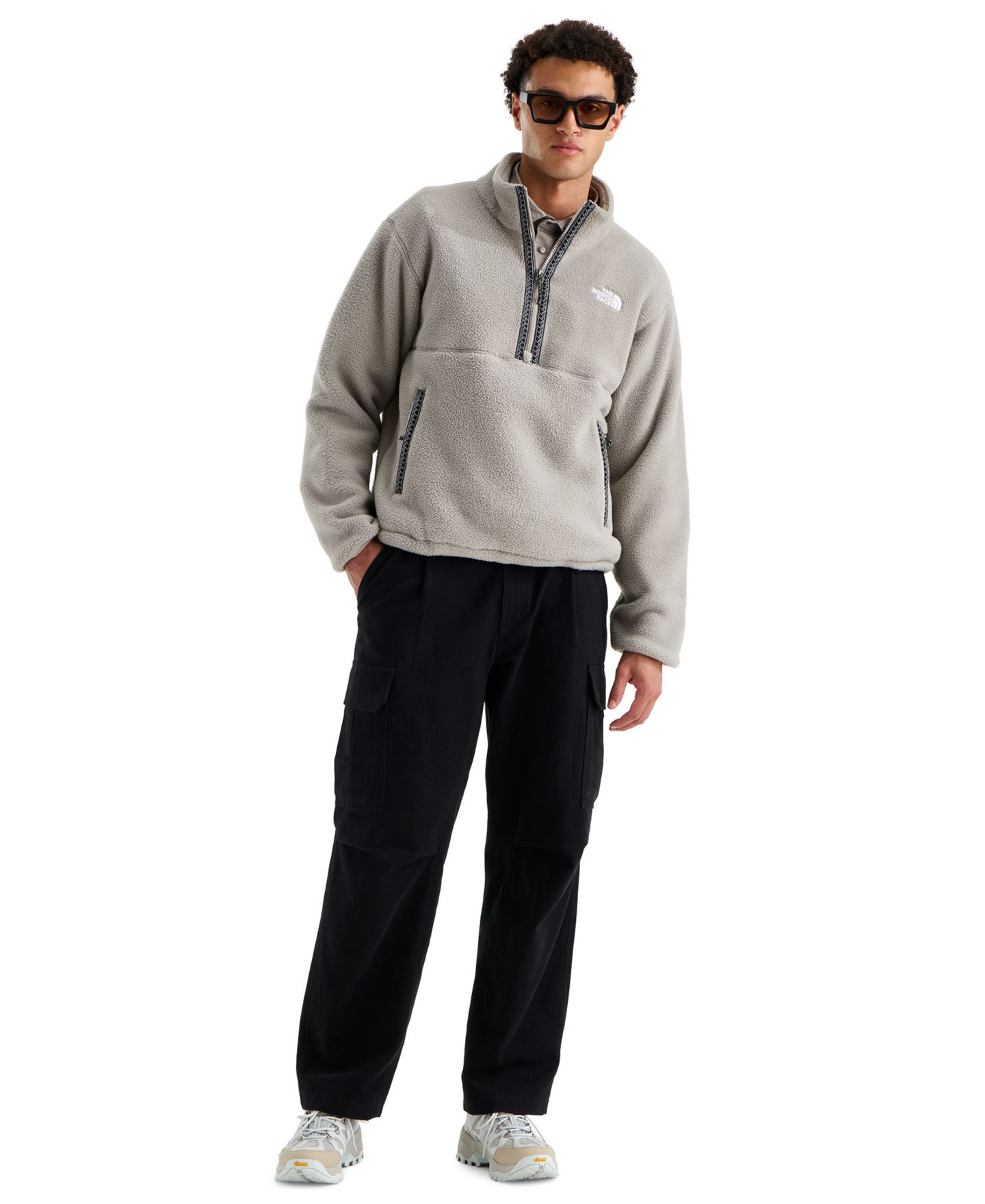 Мужской свитер The North Face Fleeski Relaxed-Fit Quarter-Zip Fleece Pullover, цвет: Серо-бежевый — фото 2
