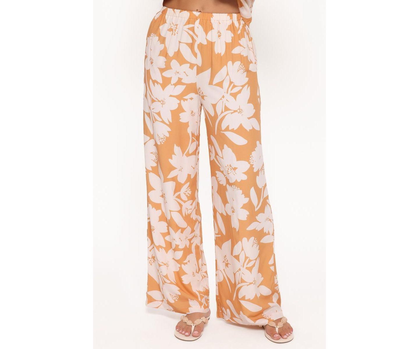 Женский комплект Petal and Pup Flynn Off-Shoulder Floral Wide-Leg Top and Pants, 2-Piece Set, цвет: Жёлтый с принтом — фото 4