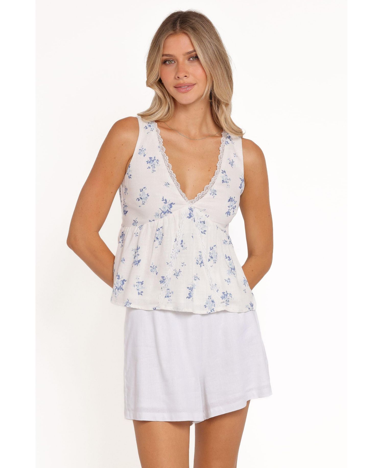 Women's Aminta V-Neck Lace Sleeveless Top