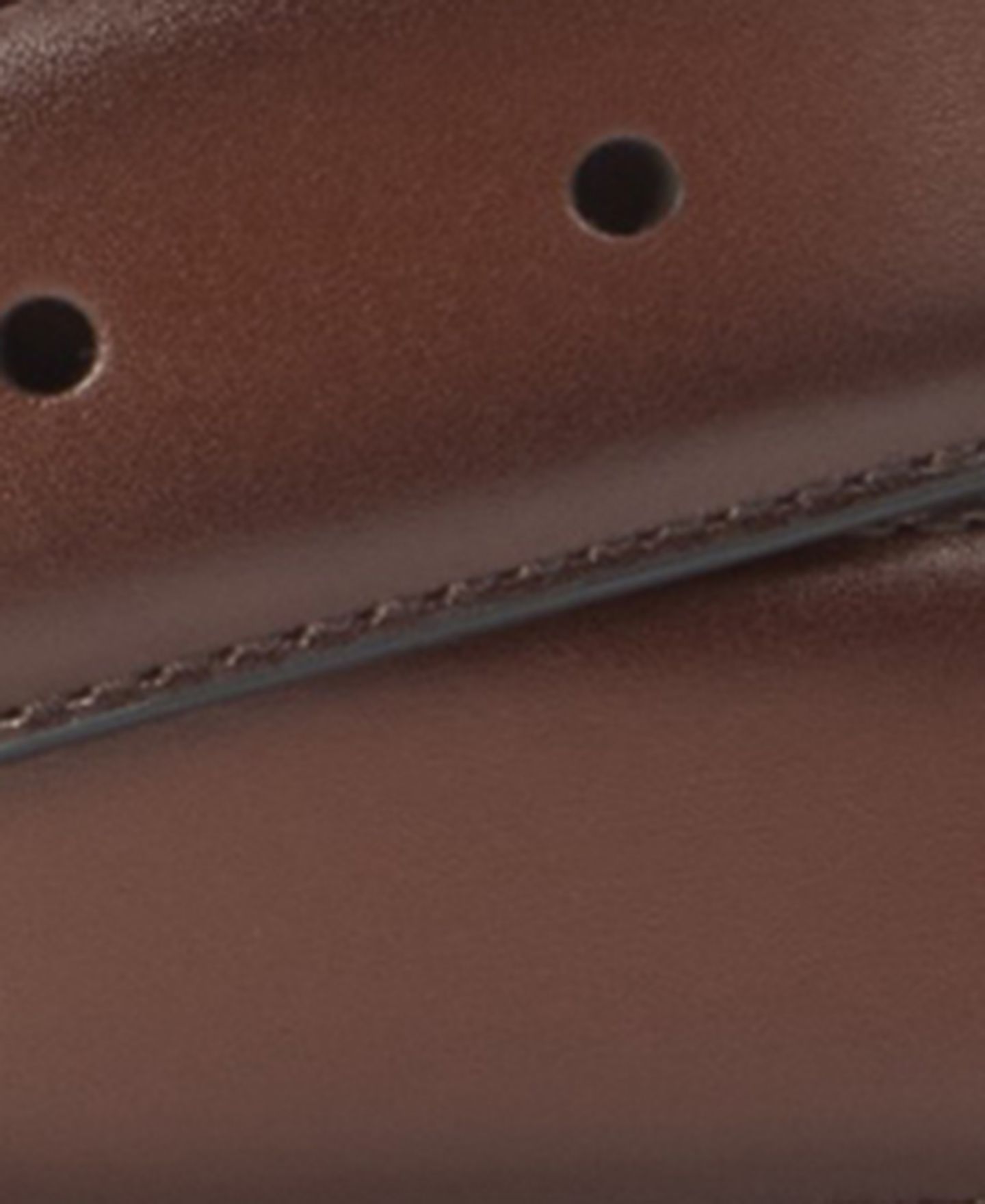 Мужской ремень Johnston & Murphy Feather Edge Leather Brushed Nickel Belt, цвет: Красное дерево — фото 3
