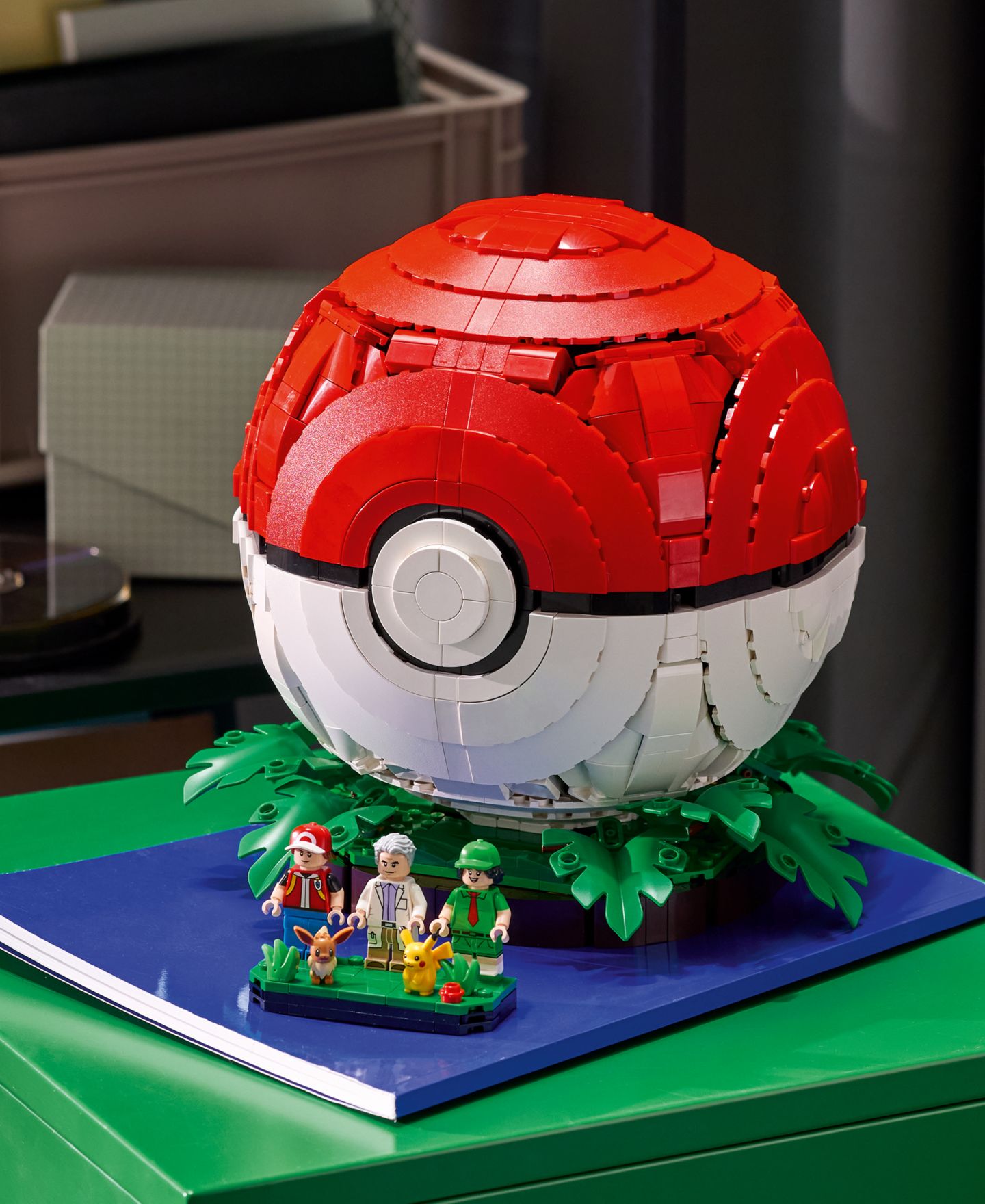 LEGO® Конструктор LEGO Pokémon Iconic Trainer Moments Покебол 72154, 2386 деталей, от 18 лет — фото 6
