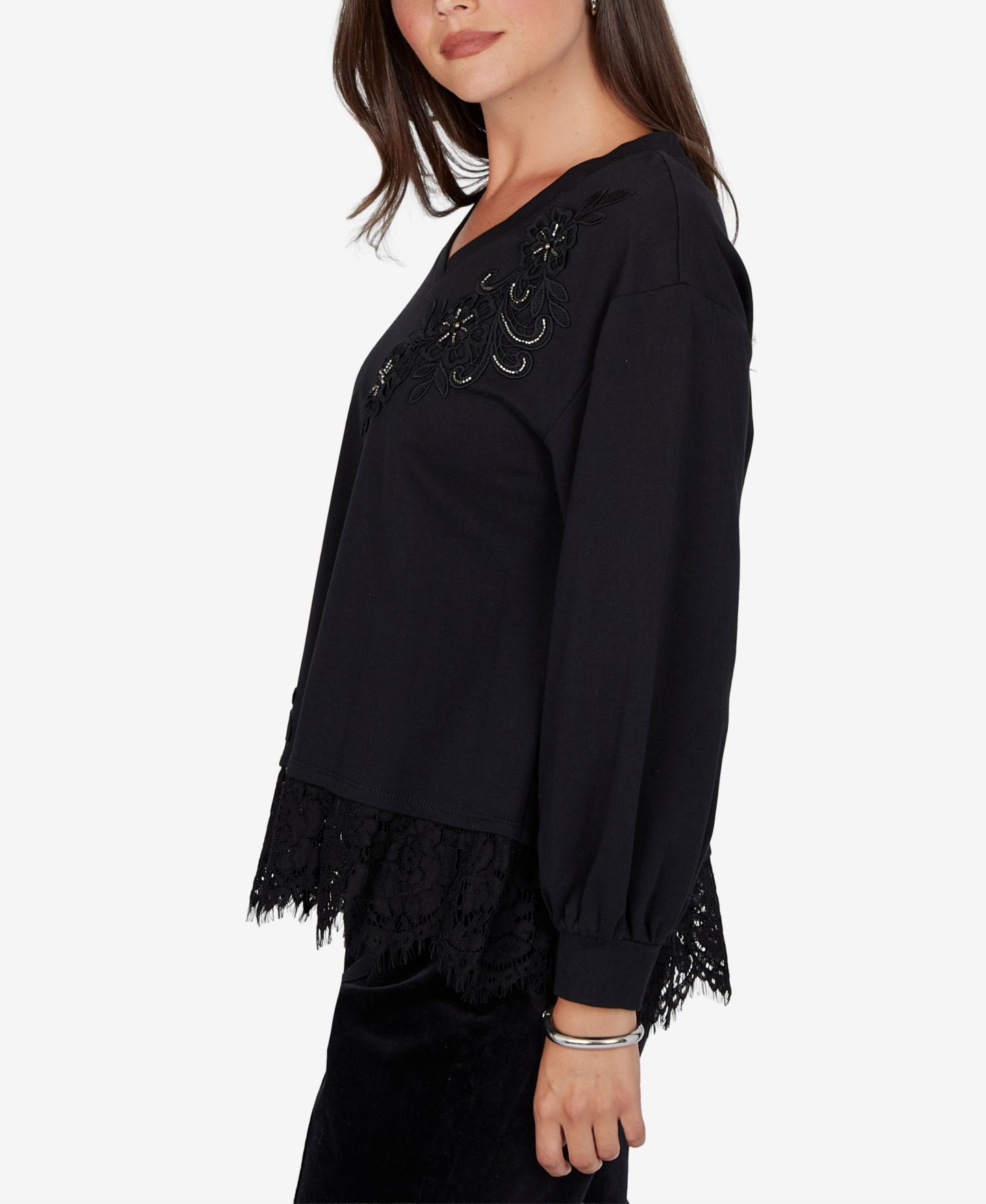 Женский свитер Ruby Rd. Petite Long-Sleeve V-Neck Lace Pullover, цвет: Чёрный — фото 3