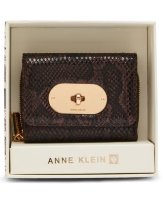 Boxed Oval Turn-Lock Flap Trifold Wallet