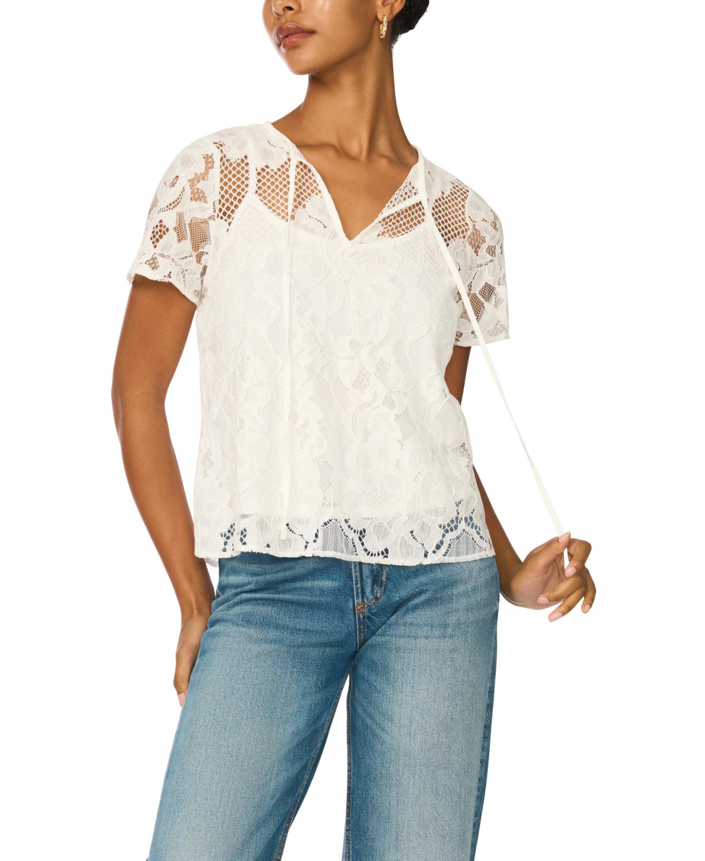 Женская блузка Vince Camuto Floral Lace Tie-Neck, цвет: Состаренный белый — фото 1