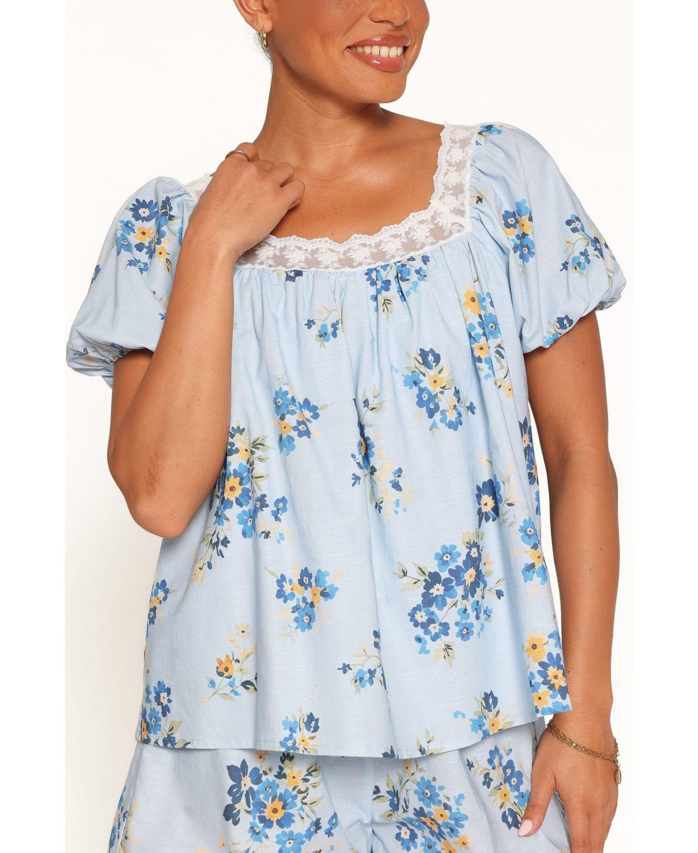 Женский комплект Petal and Pup Fawna Square Neckline Puff-Sleeve Top and Shorts, 2-Piece Set, цвет: Синий с принтом — фото 4