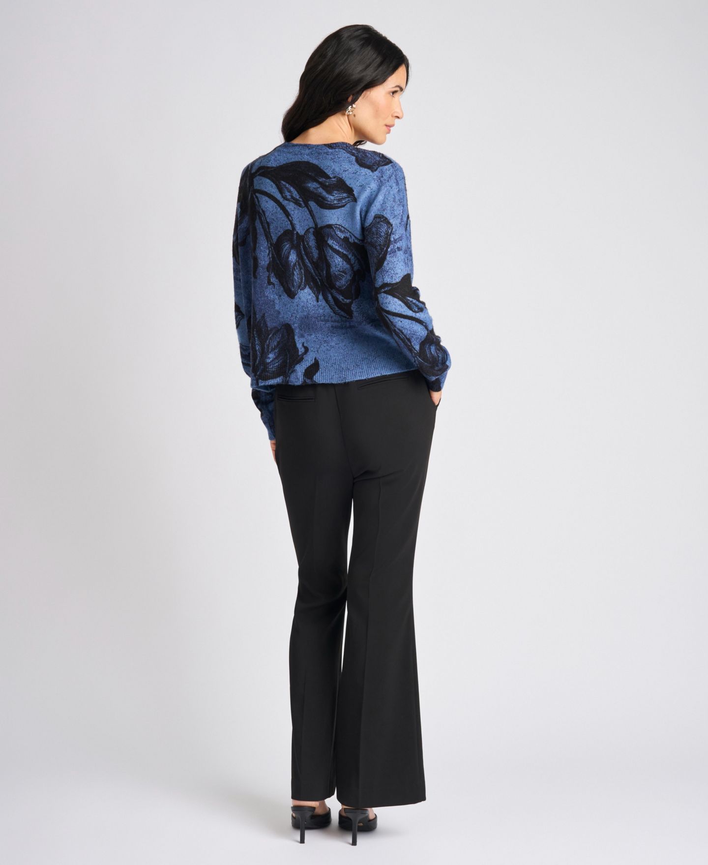 Женский свитер Vince Camuto Floral-Print Long-Sleeve Crewneck, цвет: Тёмный джинсовый — фото 7