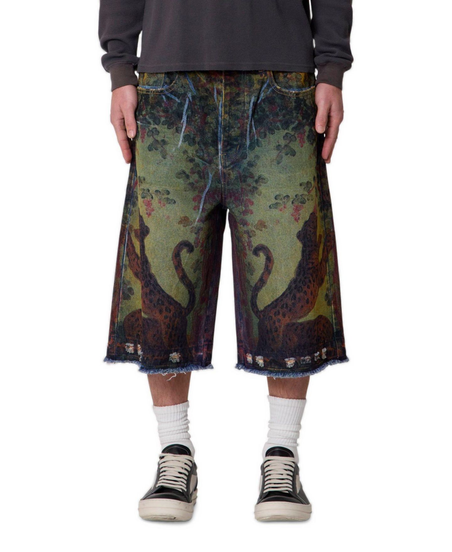 Мужские шорты mnml Ultra-Baggy Leopard-Print Denim, 14" Inseam, цвет: Зелёный — фото 1