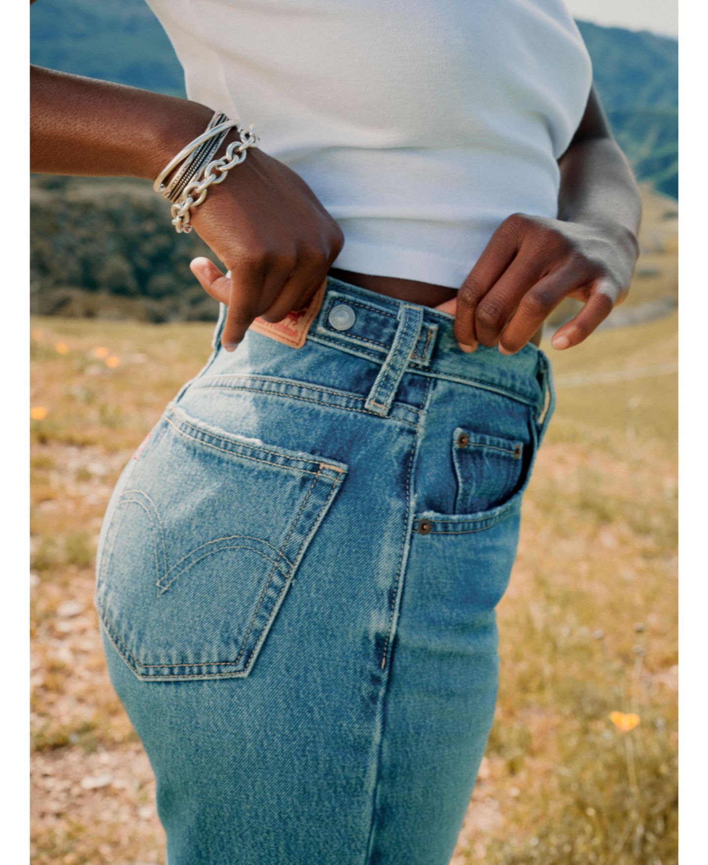 Женские джинсы Levi's Cinch High-Waisted Flare, цвет: Средняя варка, вариант 1 — фото 9