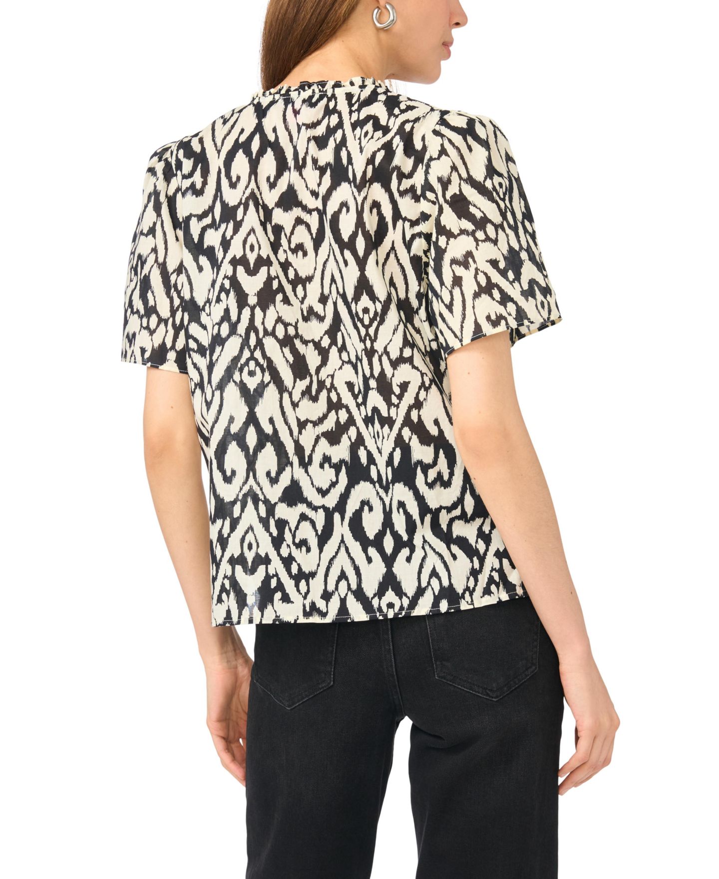 Женская блузка Vince Camuto V-Neck Flutter-Sleeve, цвет: Насыщенный чёрный — фото 5