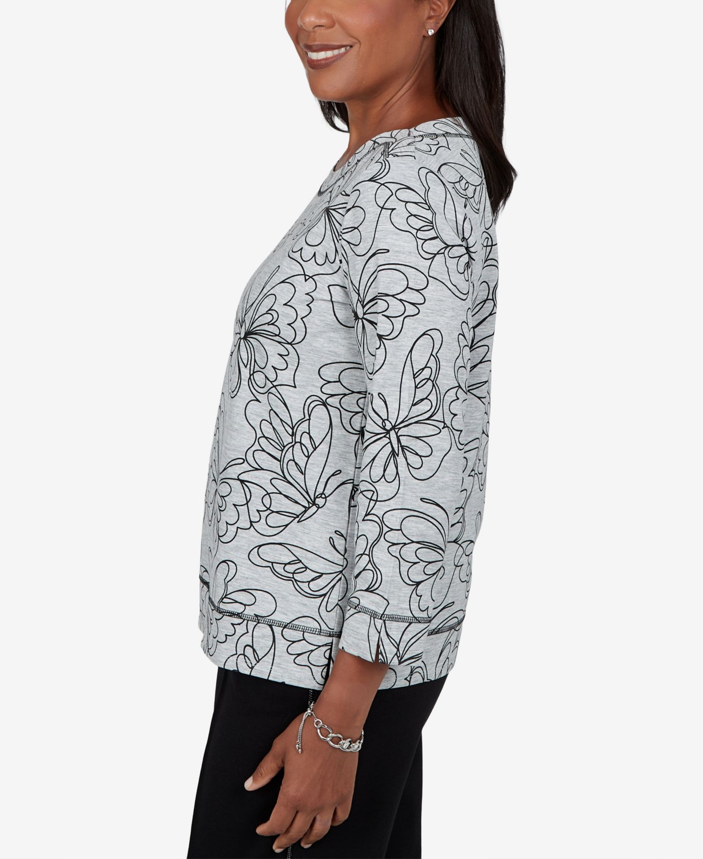 Женский топ Alfred Dunner Petite Butterfly-Print 3/4-Sleeve Crewneck, цвет: Granite — фото 3