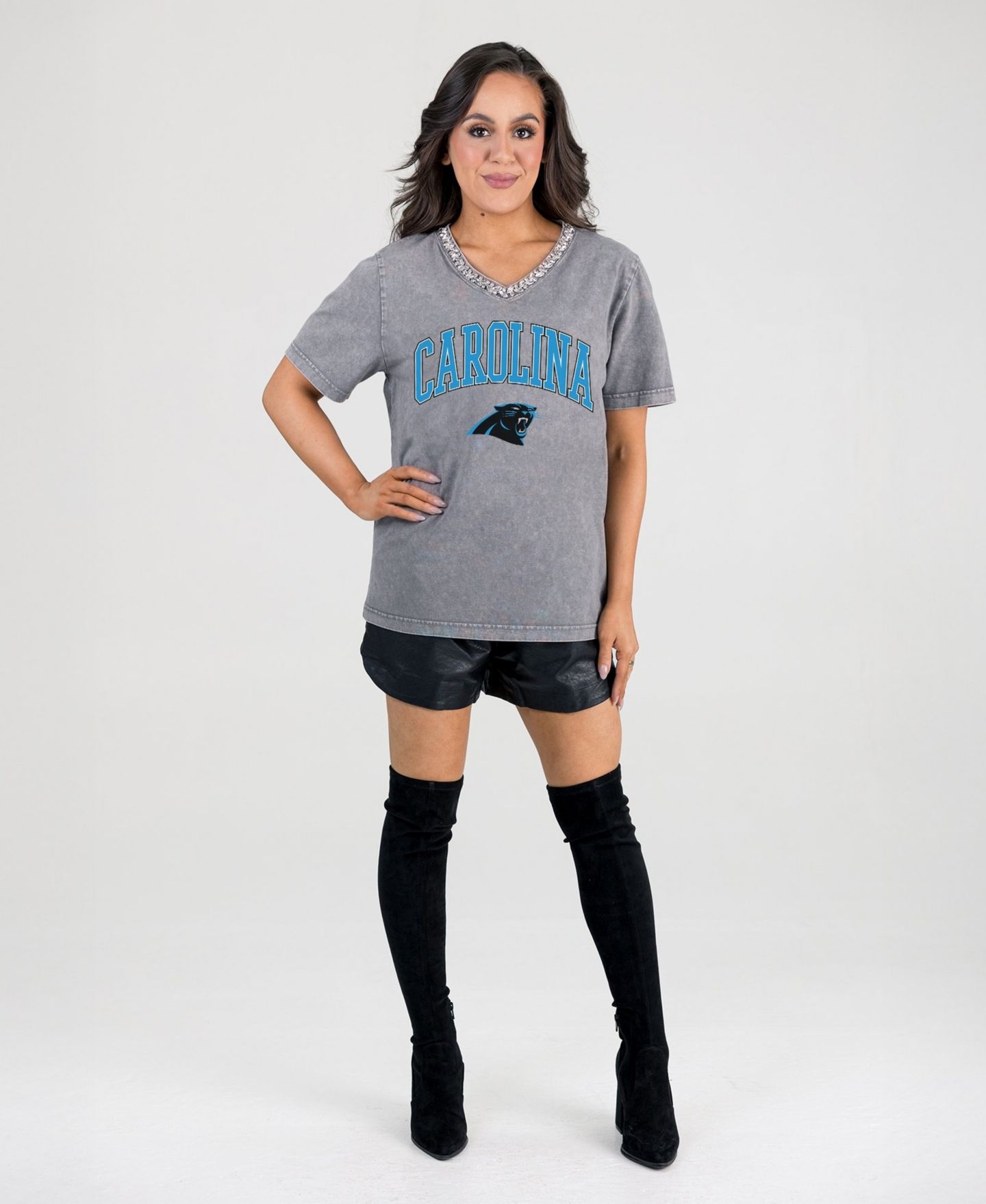 Женская футболка Gameday Couture Gray Carolina Panthers Relaxed Iconic Edge Rhinestone V-Neck — фото 3