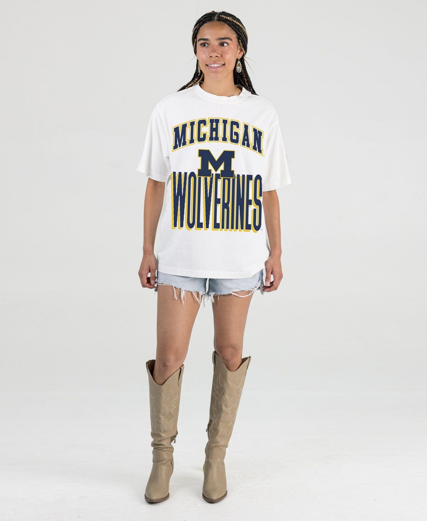 Женская футболка Gameday Couture Cream Michigan Wolverines Oversized Fierce Focus — фото 4