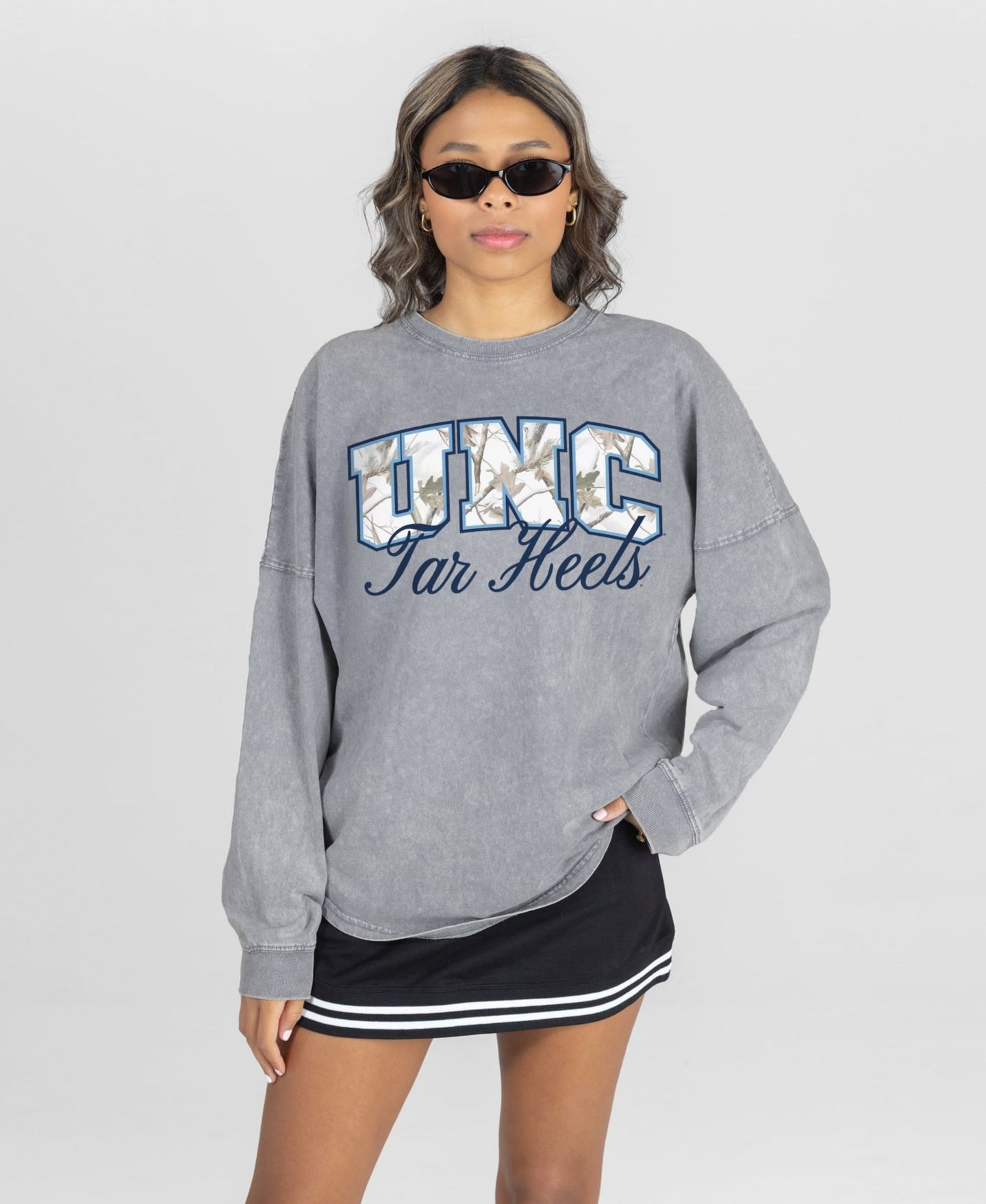 Женские футболки Gameday Couture Gray North Carolina Tar Heels Snow Wash Oversized Long-Sleeve — фото 1