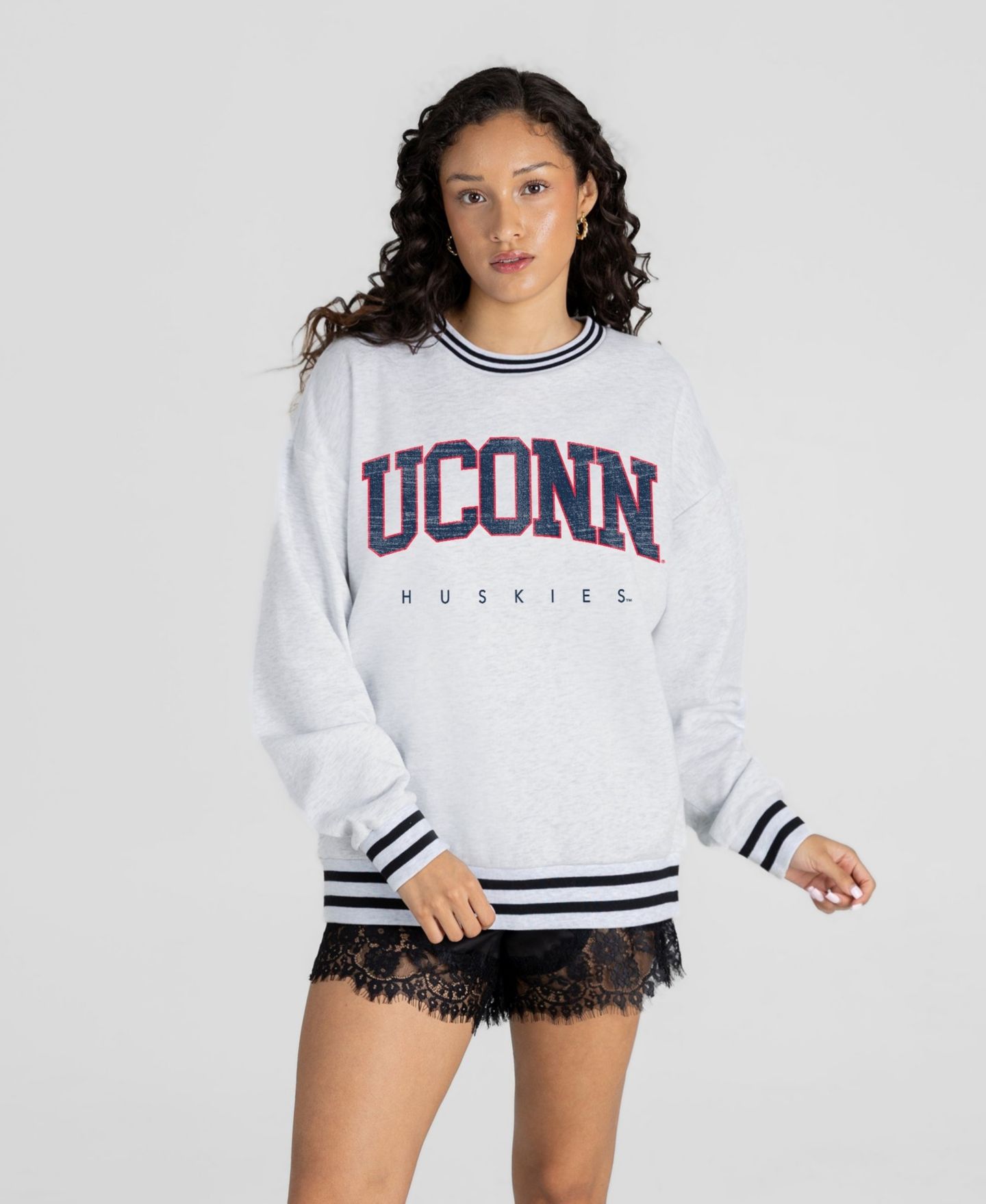 Женская толстовка Gameday Couture Ash UConn Huskies Easy Energy — фото 1