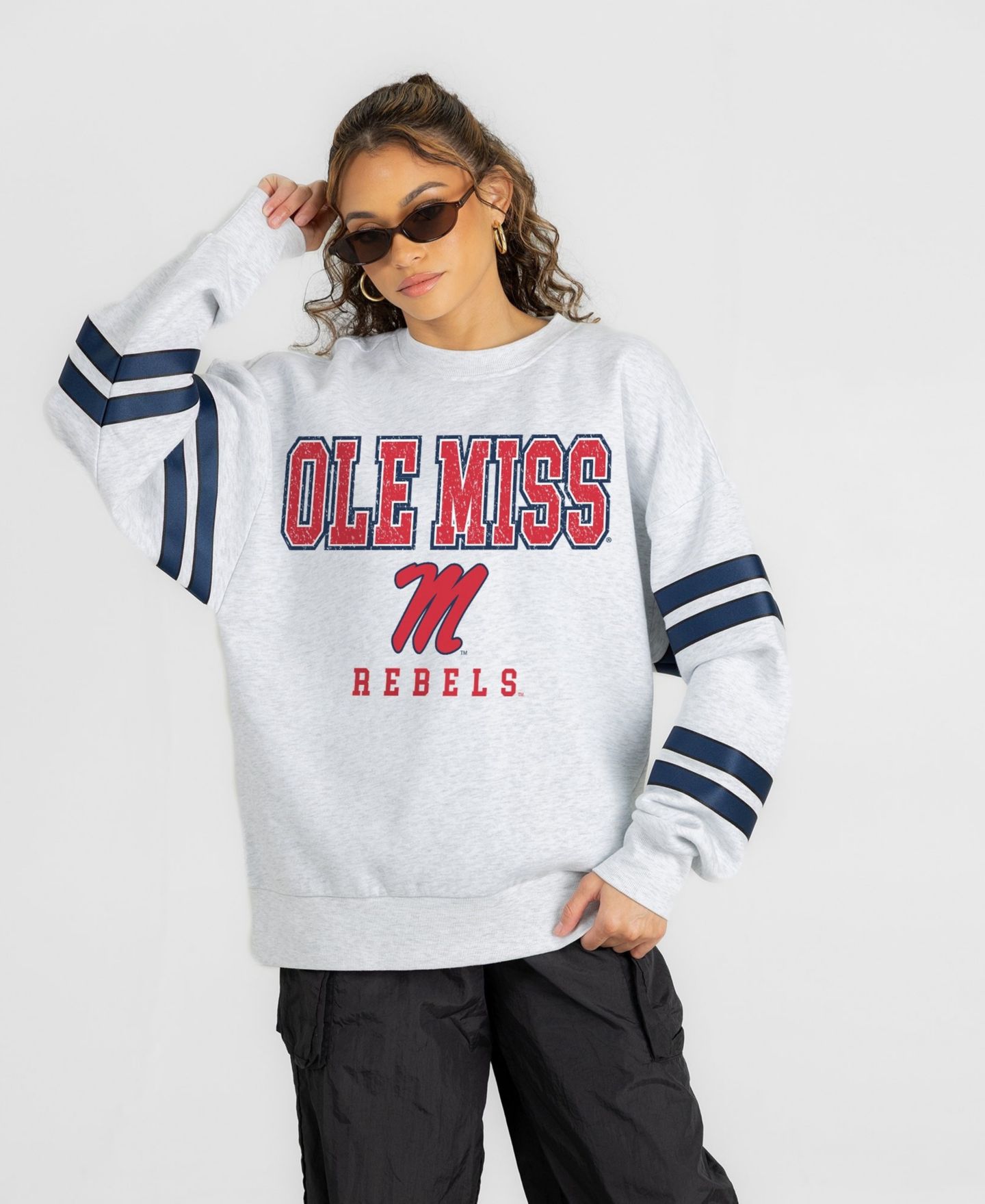 Женская толстовка Gameday Couture Ash Ole Miss Rebels Stadium Stripes Oversized Fleece — фото 1
