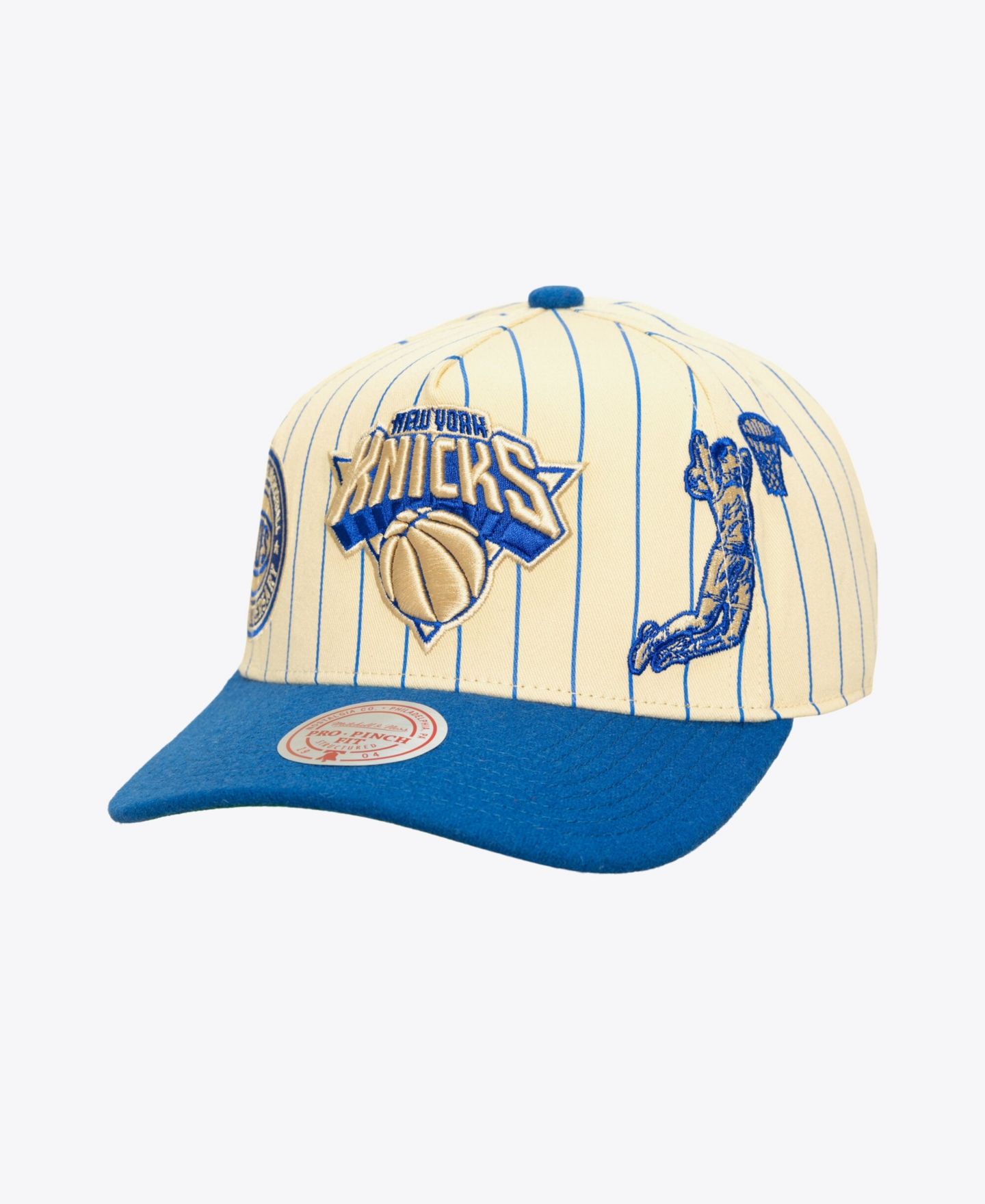 Мужская кепка Mitchell & Ness Cream New York Knicks Retro Roots Stripe Pro Adjustable Hat — фото 1