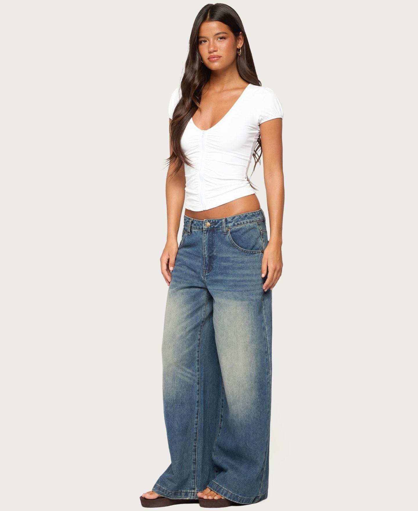 Женский топ Edikted Elica Crop Ruched V-Neck, цвет: Белый — фото 2