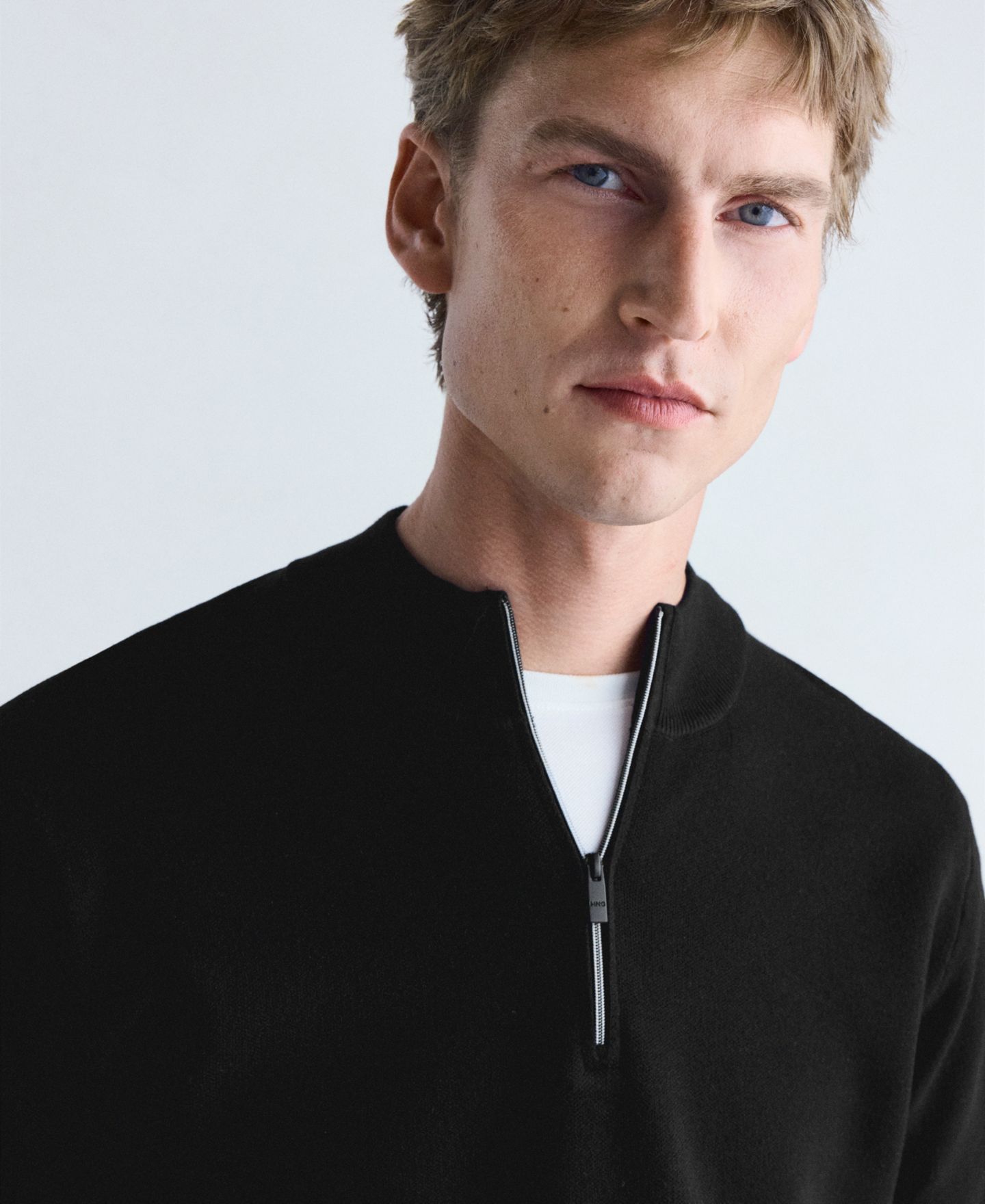 Мужской свитер Mango Jersey Luxusp Quarter-Zip Slim-Fit, цвет: Чёрный — фото 4