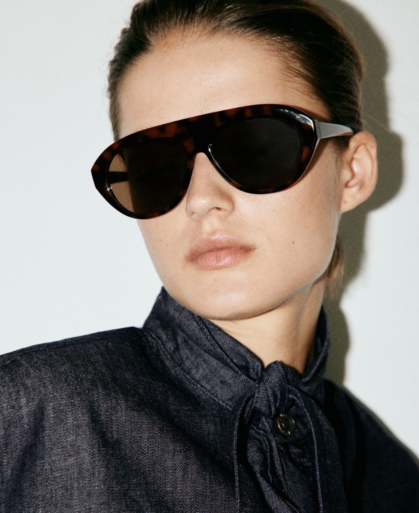 Женская рубашка Mango Becky Bow-Detail Long-Sleeve Denim, цвет: Синий — фото 4