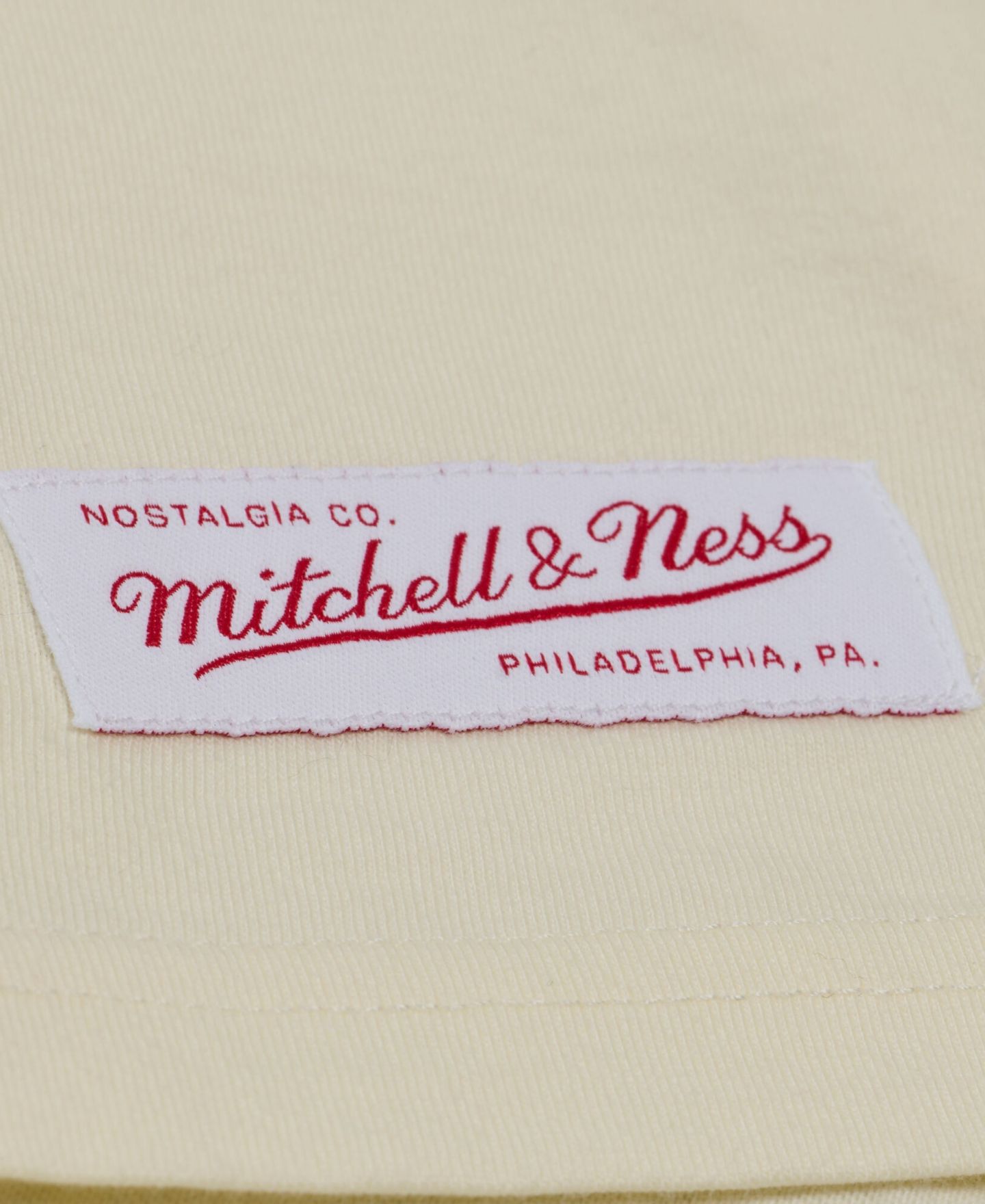 Мужская футболка Mitchell & Ness Mitchell Ness Cream Georgia Bulldogs Oversized Heritage Hue — фото 5