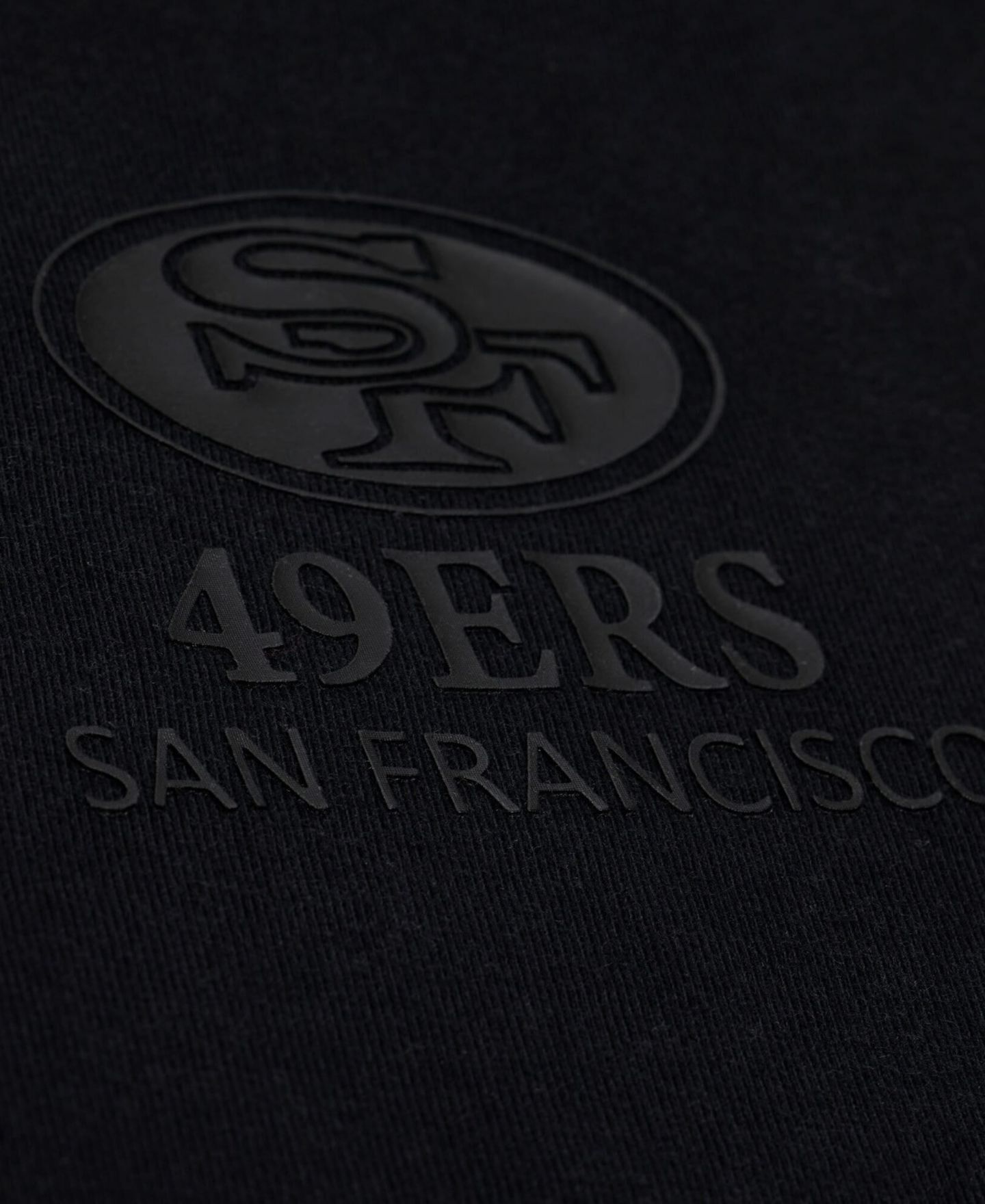 Женская футболка Mitchell & Ness Black San Francisco 49ers Core Essentials Micro Logo Boxy Crop — фото 6