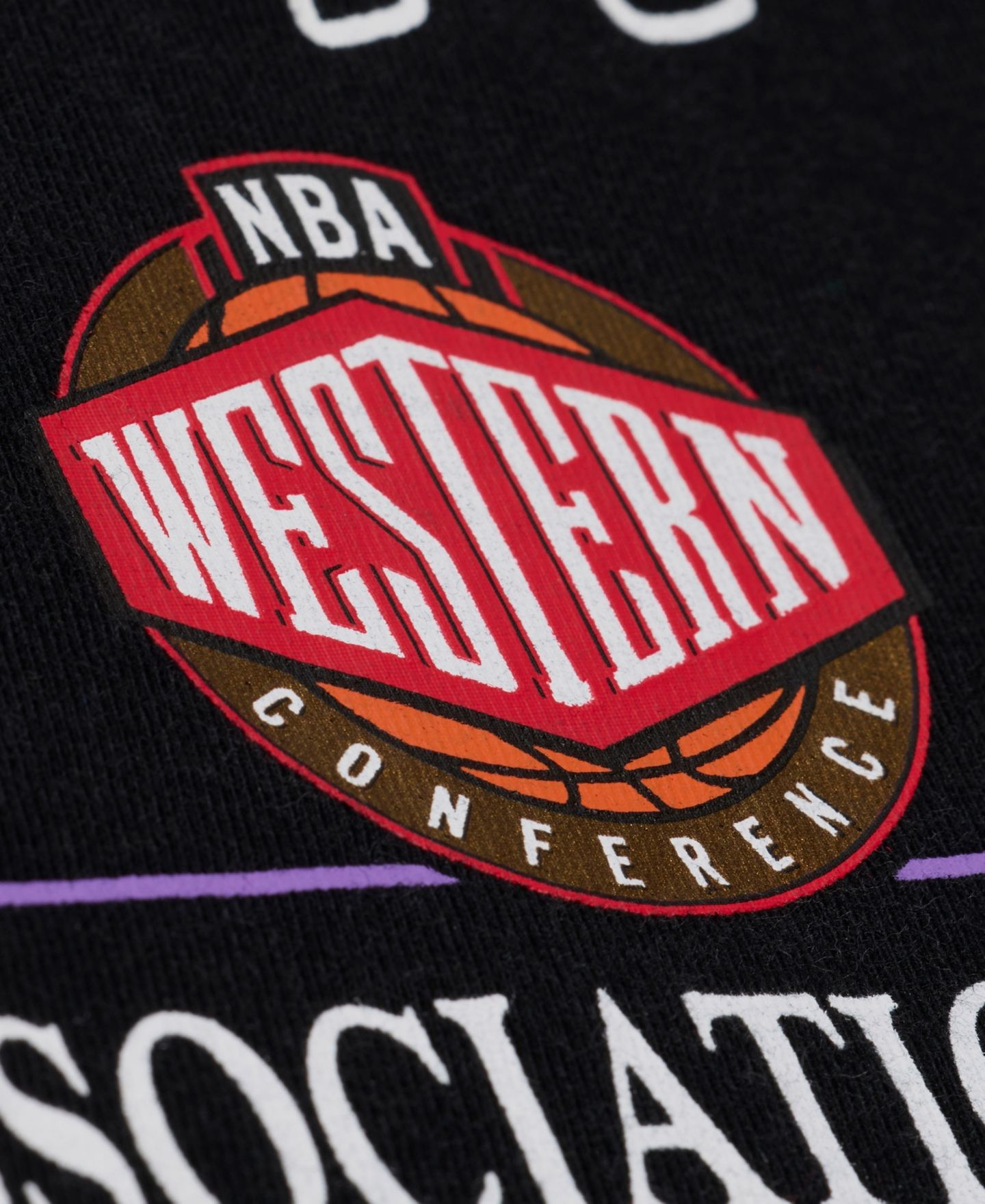 Женская футболка Mitchell & Ness Mitchell Ness Black Los Angeles Lakers Street Graphic Boxy Crop — фото 5